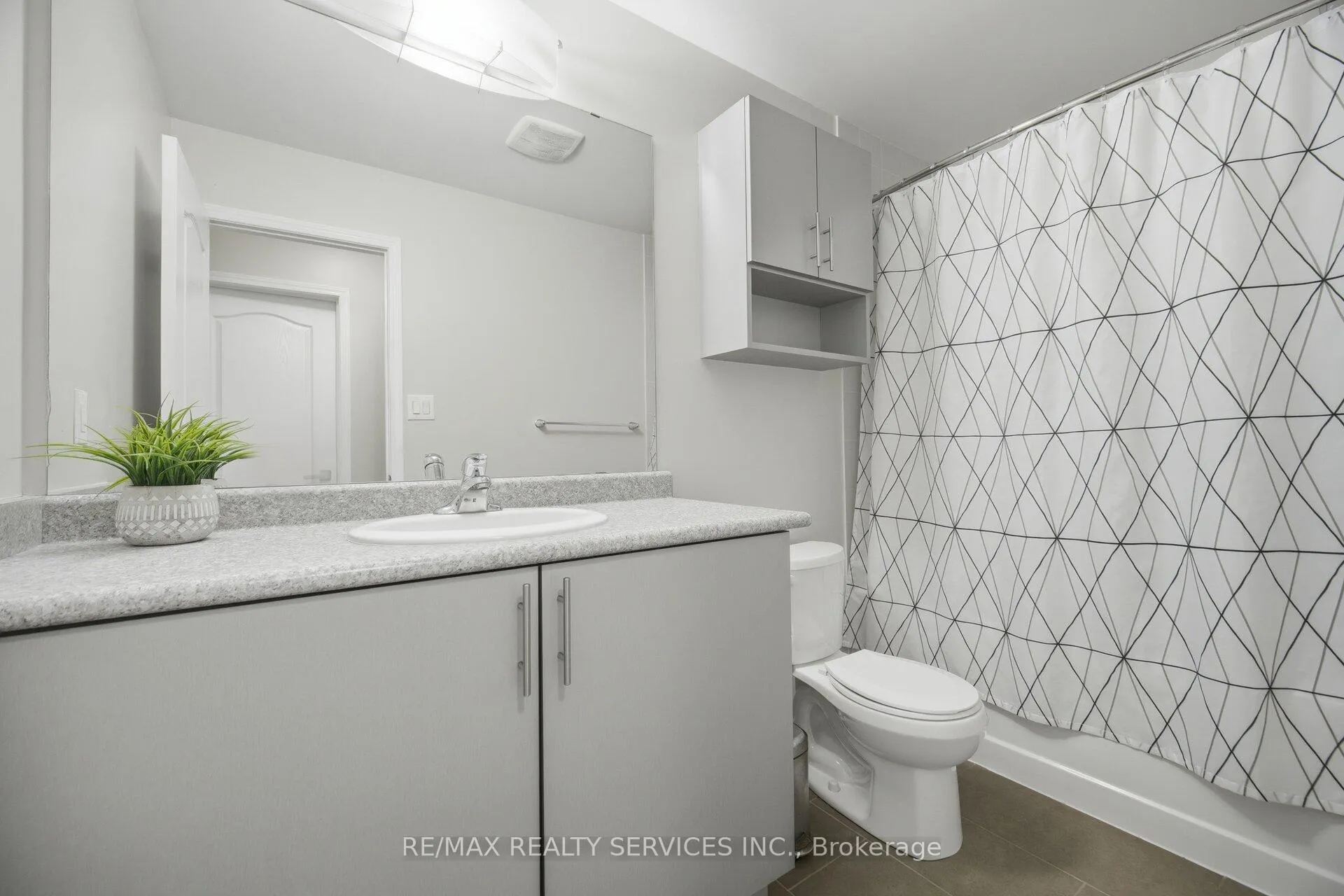 Photo 30 of 25 Baffin Crescent, Brampton, Northwest Brampton — HOMEH