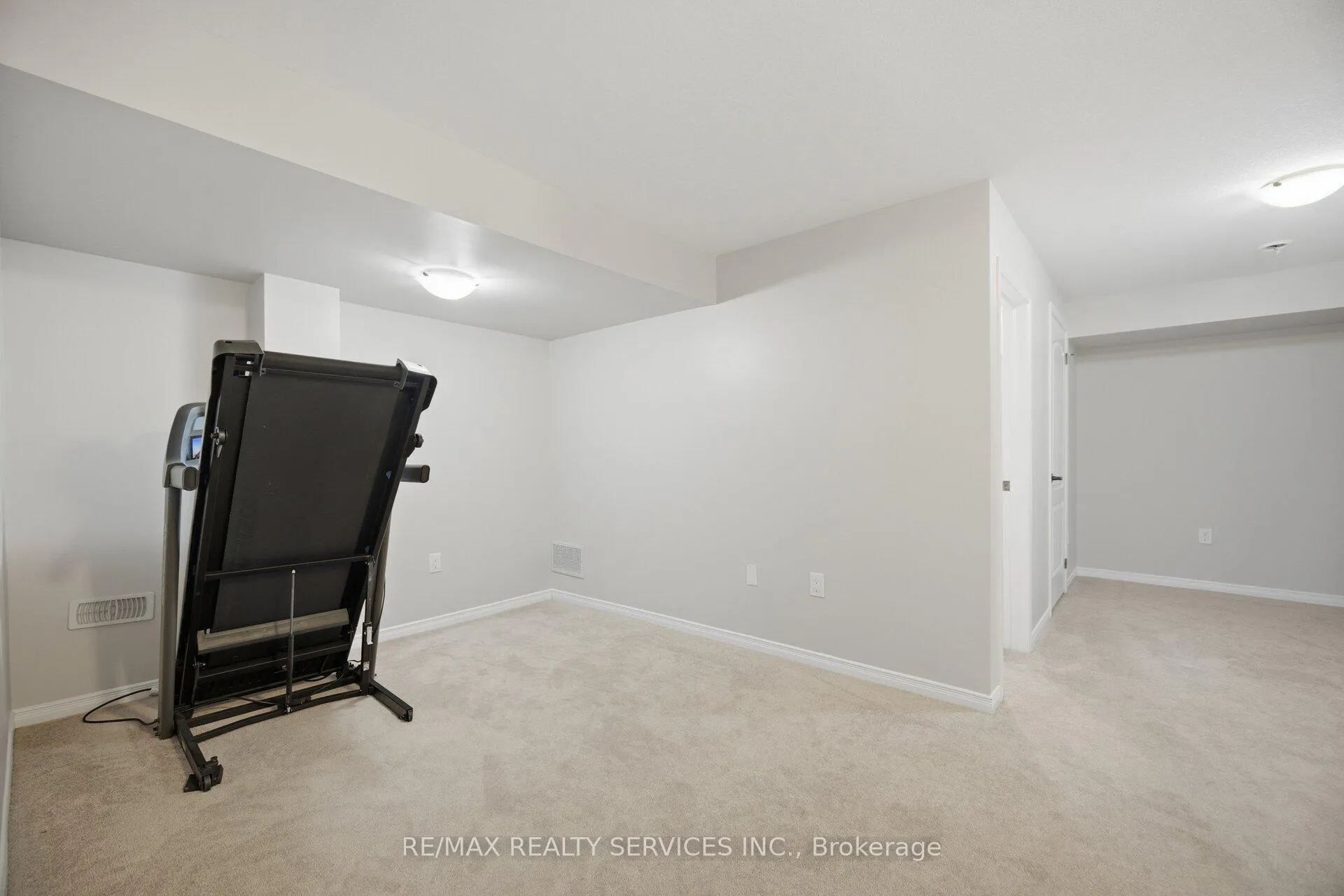 Photo 34 of 25 Baffin Crescent, Brampton, Northwest Brampton — HOMEH