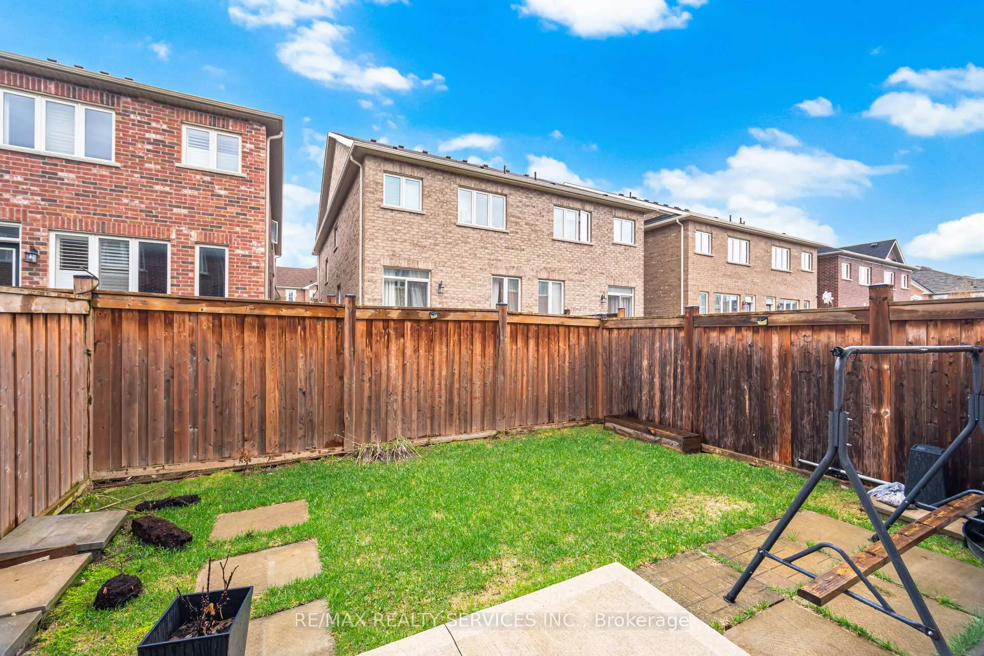 Photo 42 of 25 Baffin Crescent, Brampton, Northwest Brampton — HOMEH