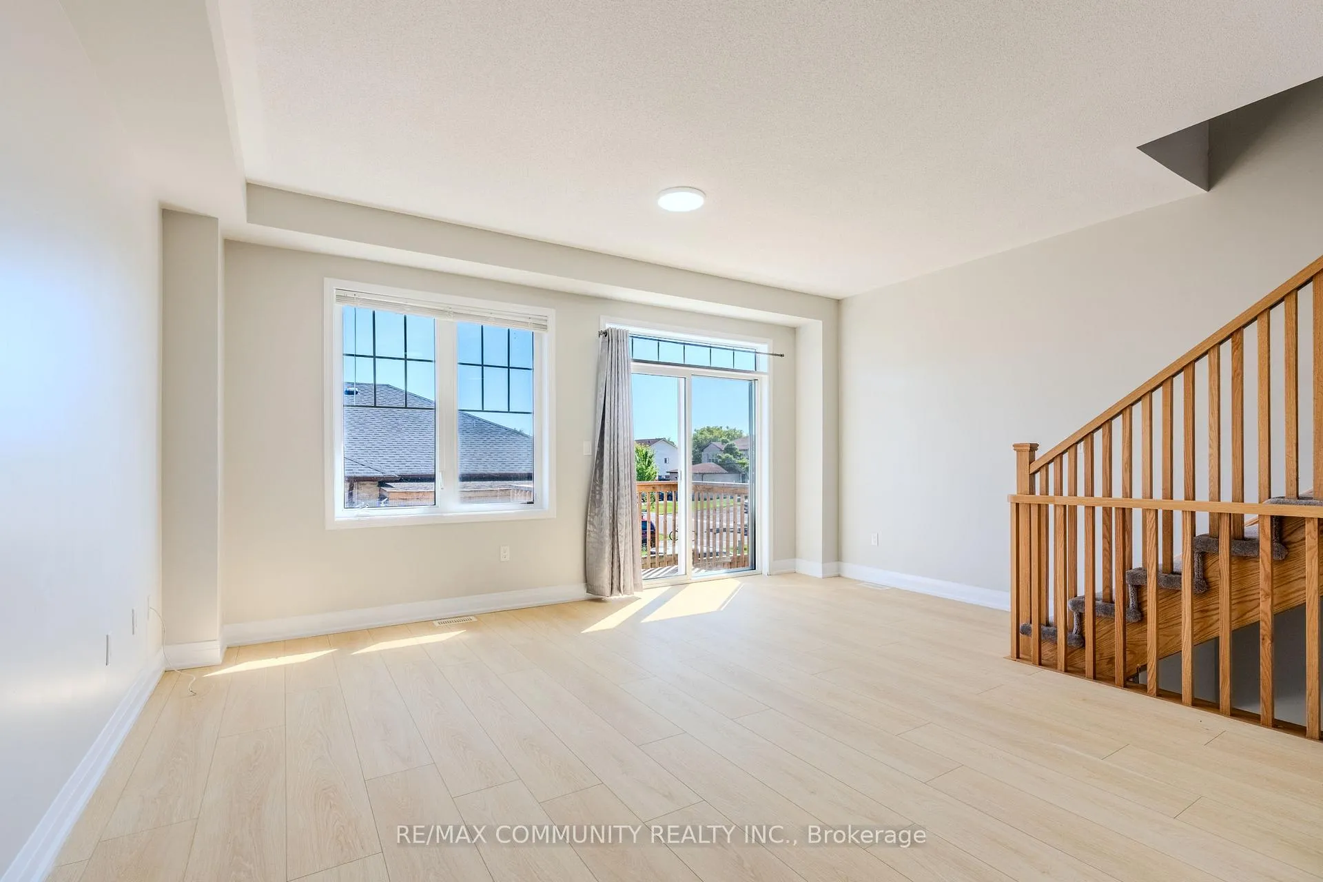 Photo 8 of 823 Atwater Path, Oshawa, Lakeview — HOMEH