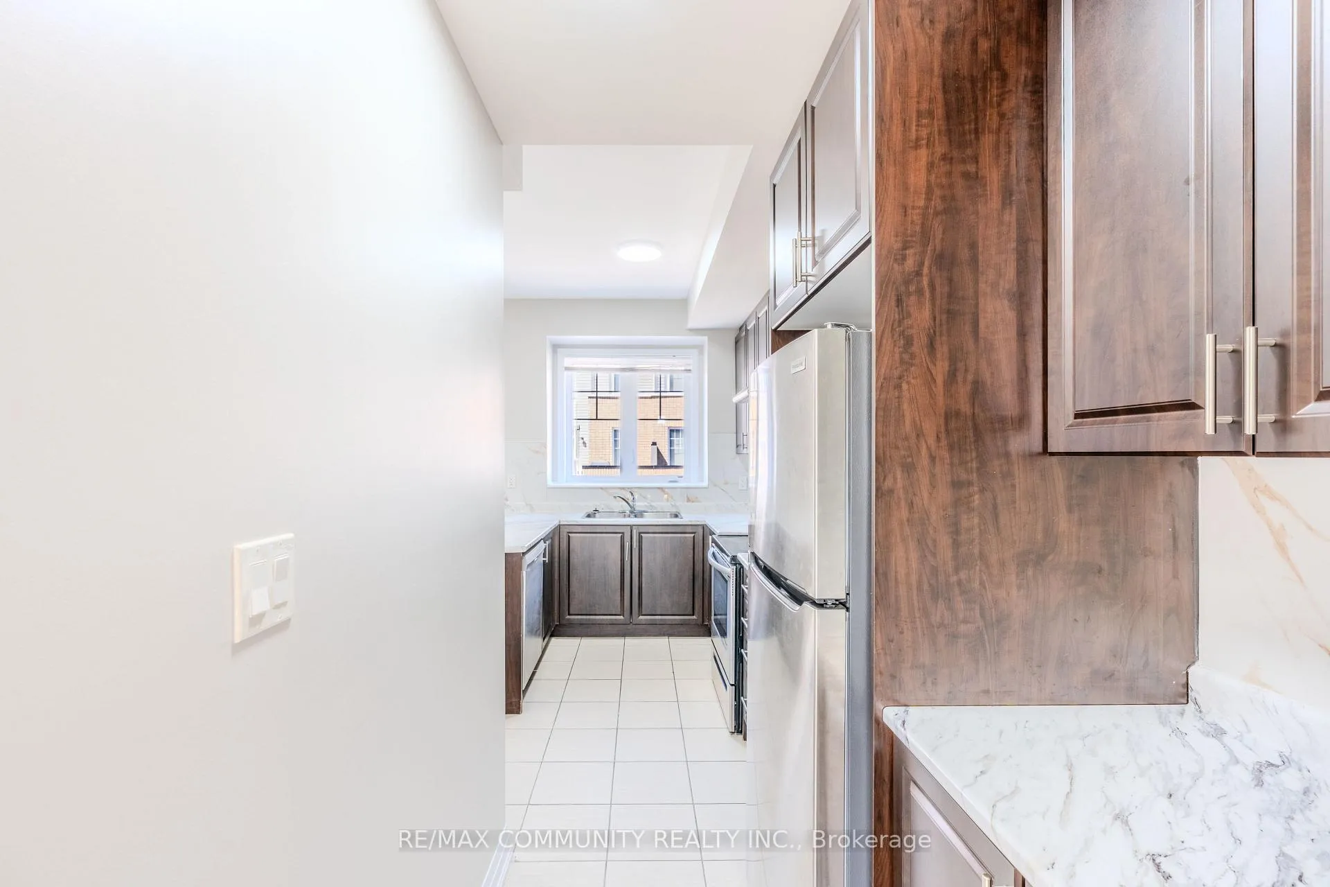 Photo 10 of 823 Atwater Path, Oshawa, Lakeview — HOMEH