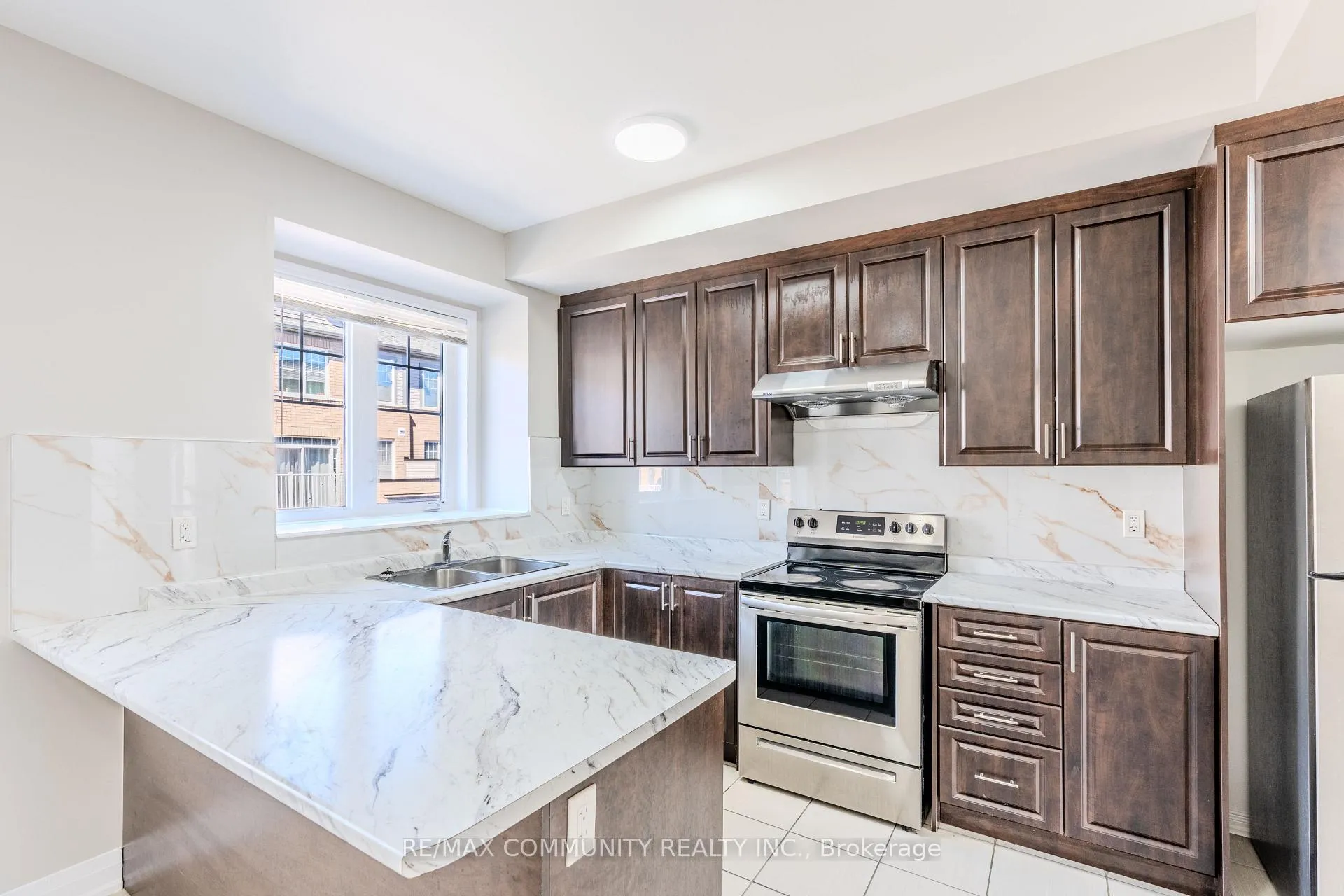 Photo 12 of 823 Atwater Path, Oshawa, Lakeview — HOMEH