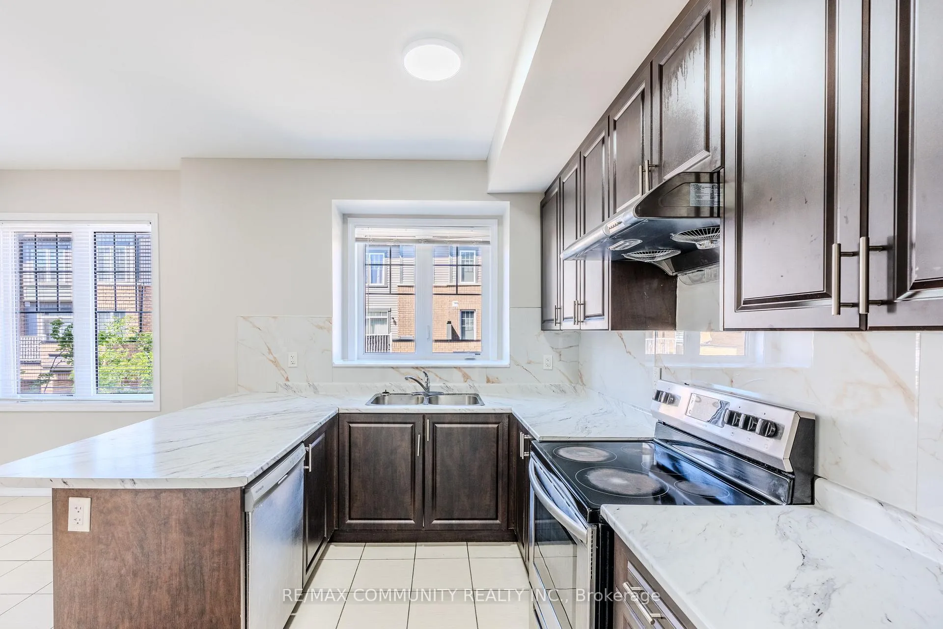 Photo 13 of 823 Atwater Path, Oshawa, Lakeview — HOMEH