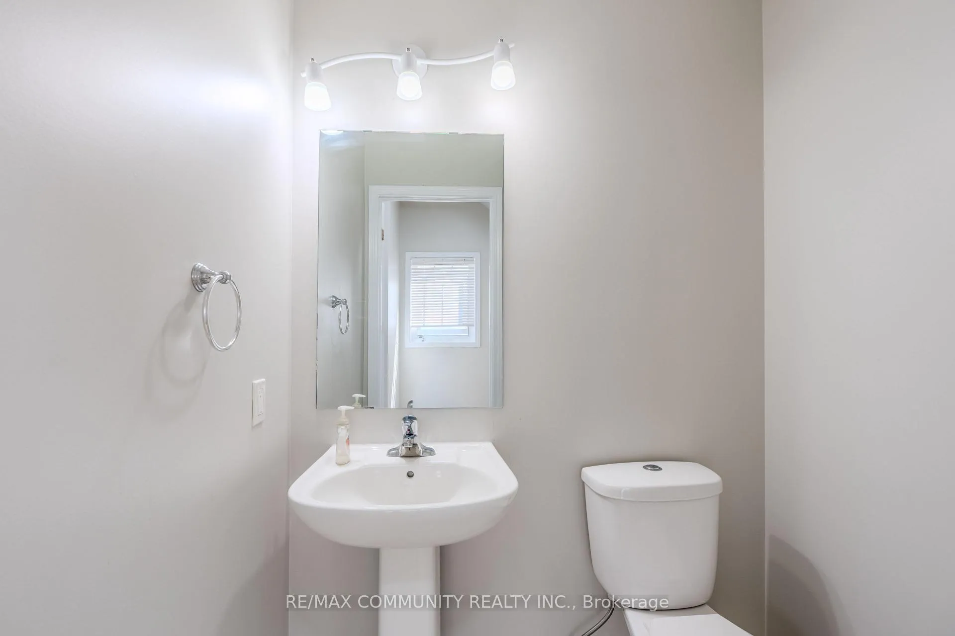 Photo 16 of 823 Atwater Path, Oshawa, Lakeview — HOMEH