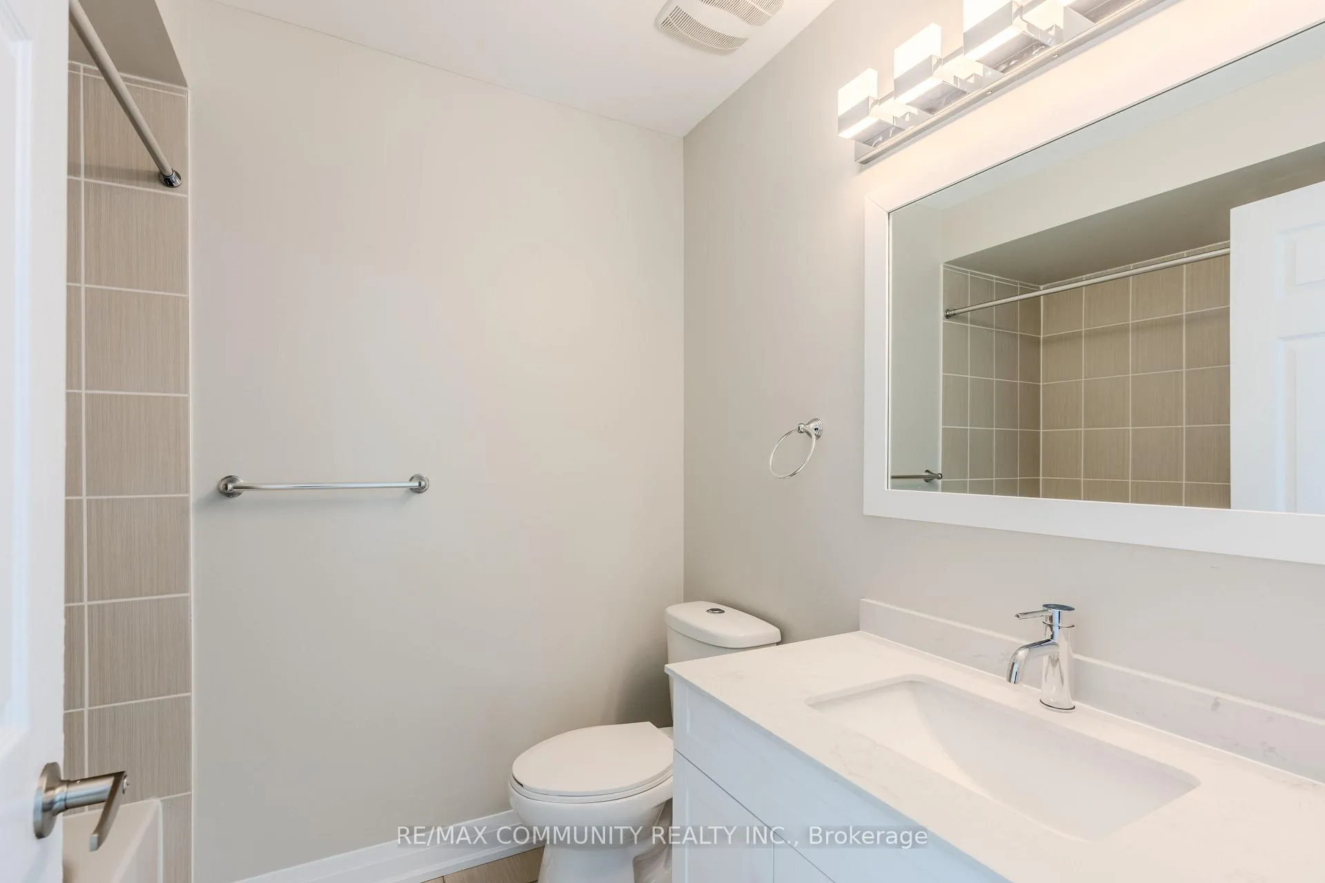 Photo 19 of 823 Atwater Path, Oshawa, Lakeview — HOMEH