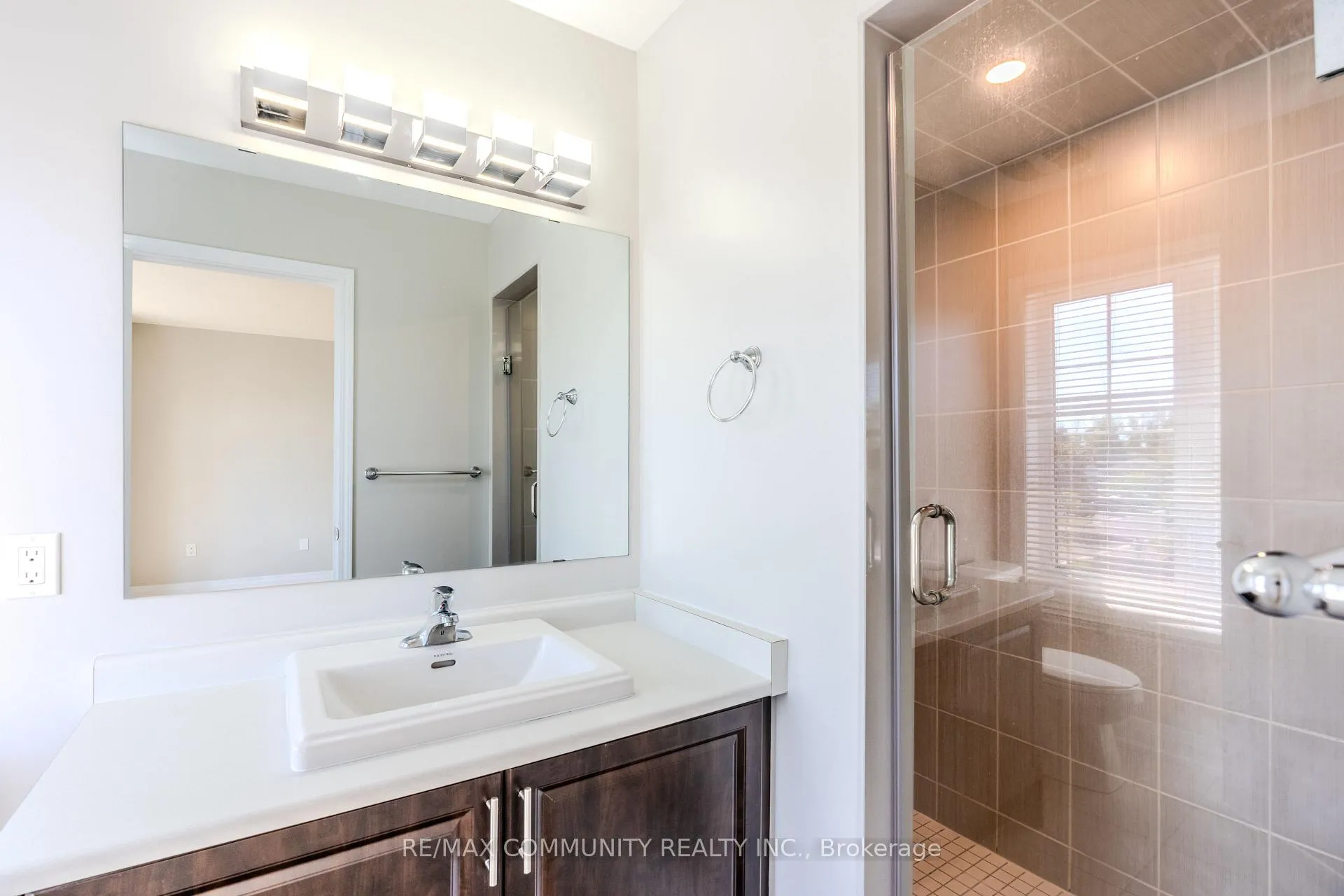 Photo 22 of 823 Atwater Path, Oshawa, Lakeview — HOMEH