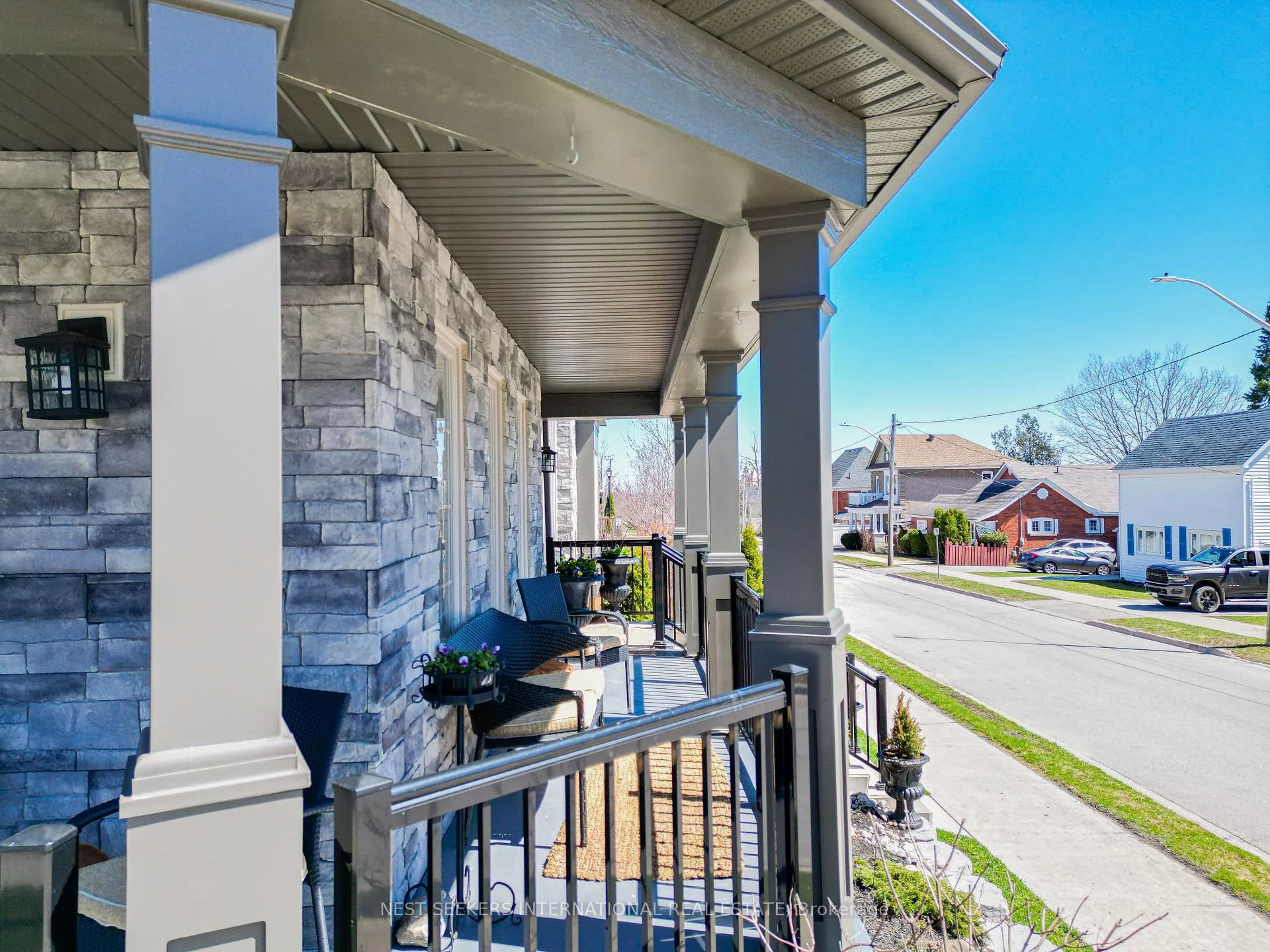 Photo 3 of 2 Forest Heights Crescent, Orillia — HOMEH