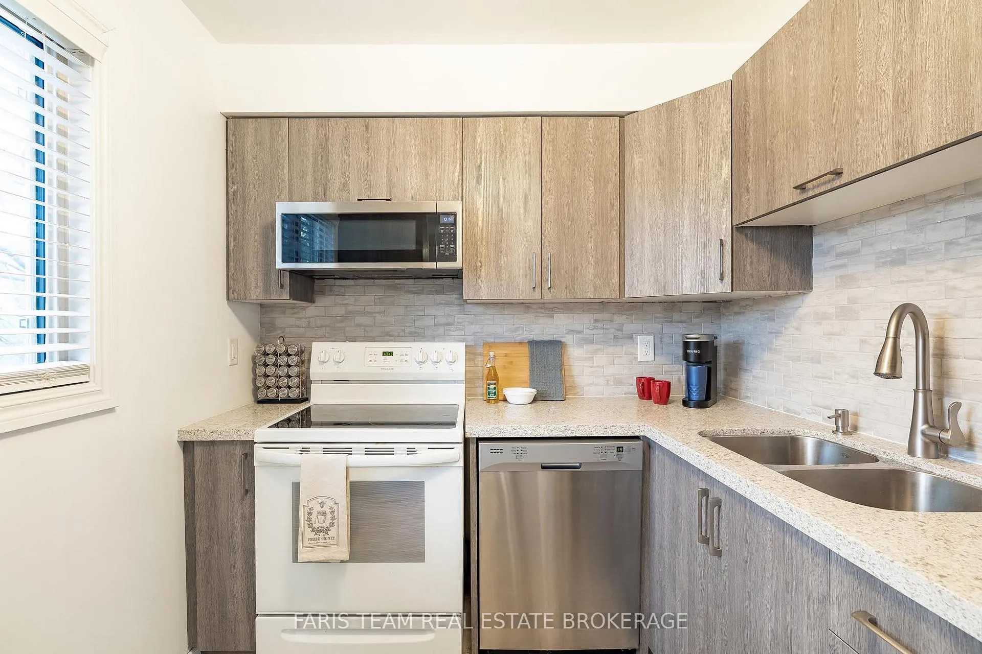 Photo 5 of Unit 3, 19 Meadow Lane, Barrie, Ardagh — HOMEH