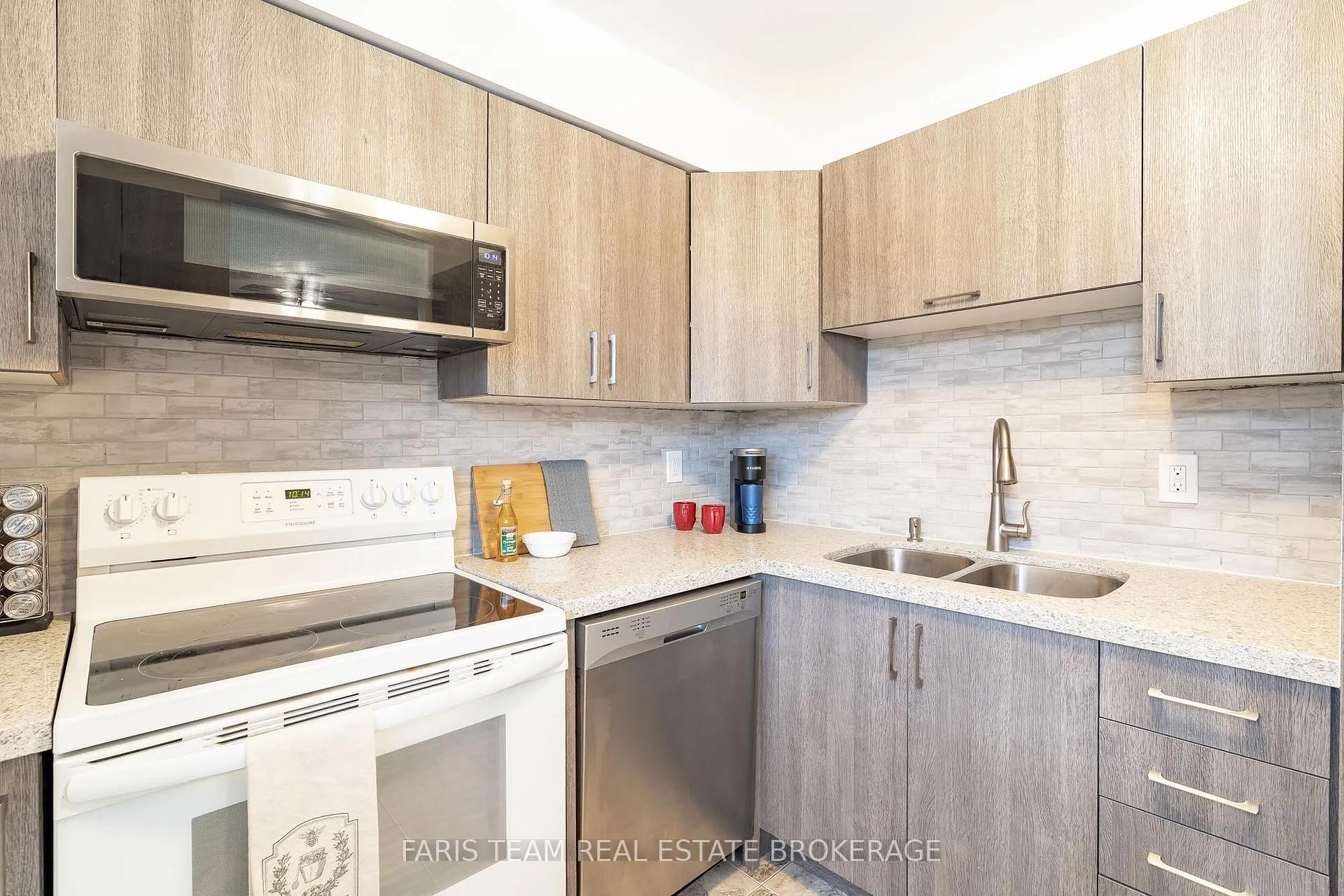 Photo 6 of Unit 3, 19 Meadow Lane, Barrie, Ardagh — HOMEH