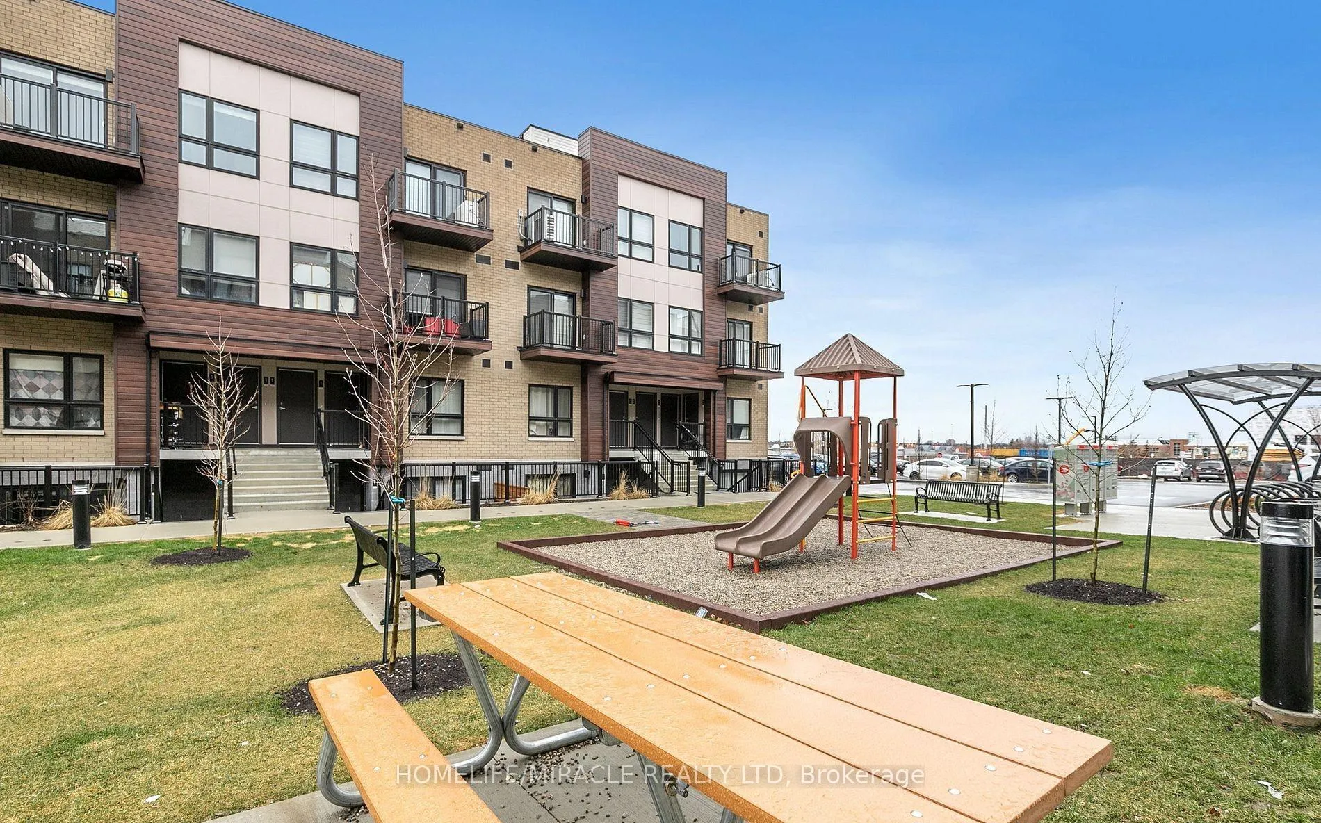 Photo 18 of Unit C2, 10 Palace Street, Kitchener, Laurentian Hills — HOMEH