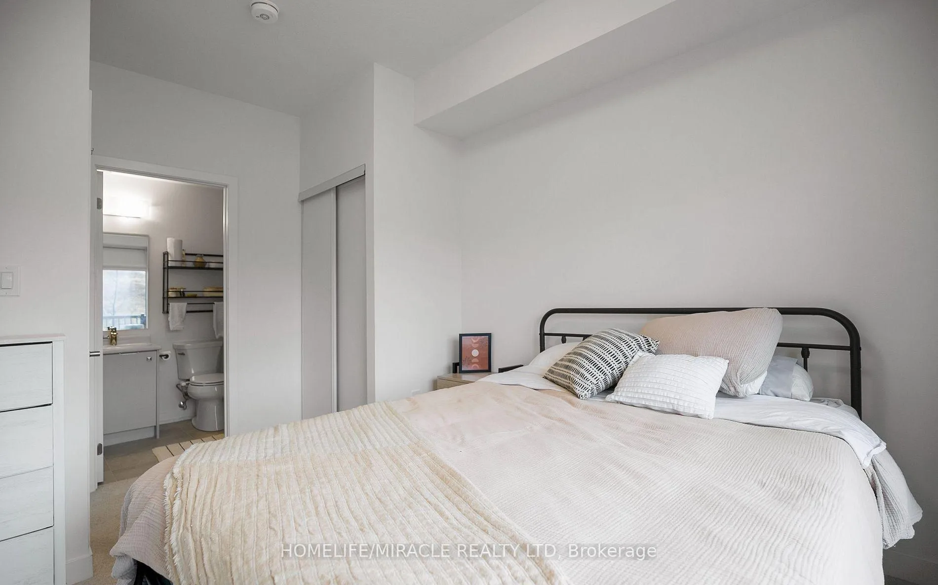 Photo 23 of Unit C2, 10 Palace Street, Kitchener, Laurentian Hills — HOMEH
