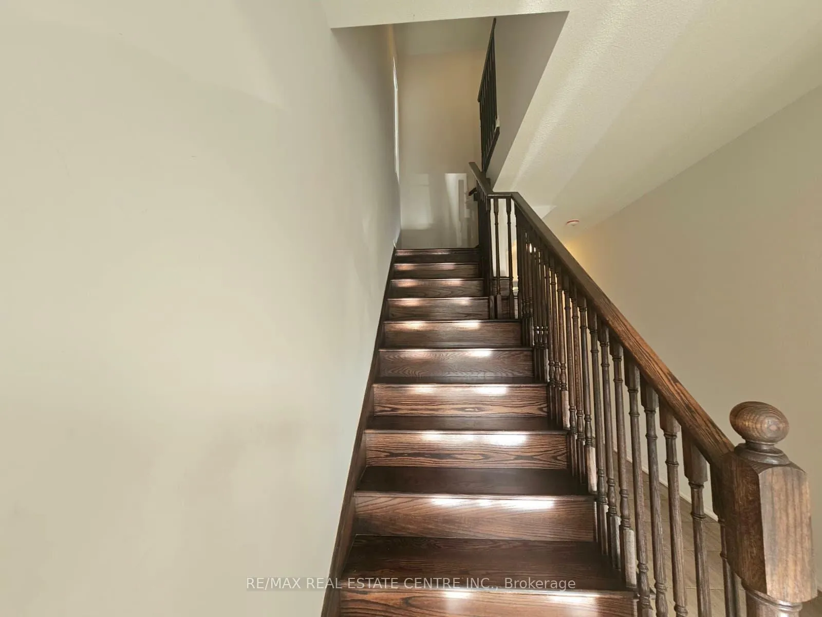 Photo 2 of 109 Freedom Crescent, Hamilton, Mount Hope — HOMEH