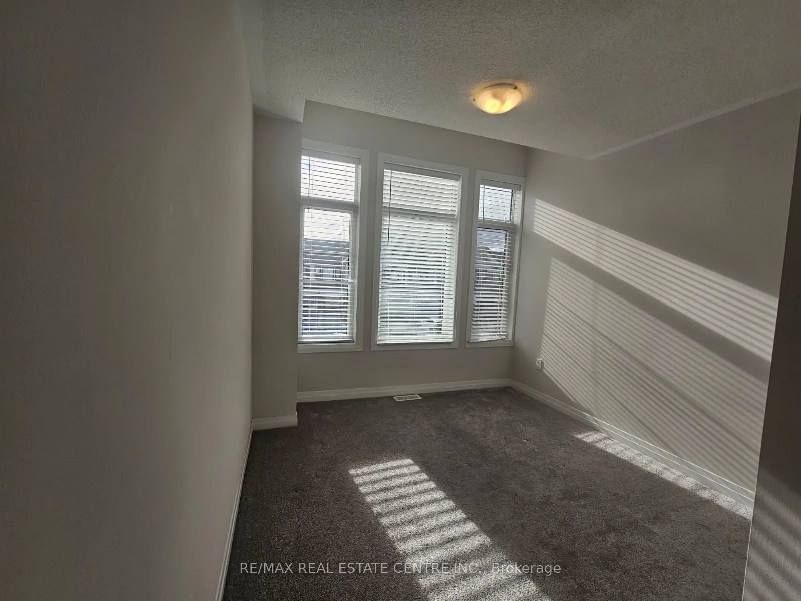 Photo 6 of 109 Freedom Crescent, Hamilton, Mount Hope — HOMEH