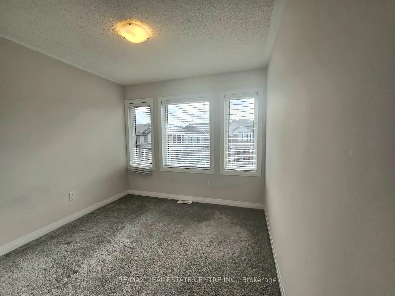 Photo 10 of 109 Freedom Crescent, Hamilton, Mount Hope — HOMEH