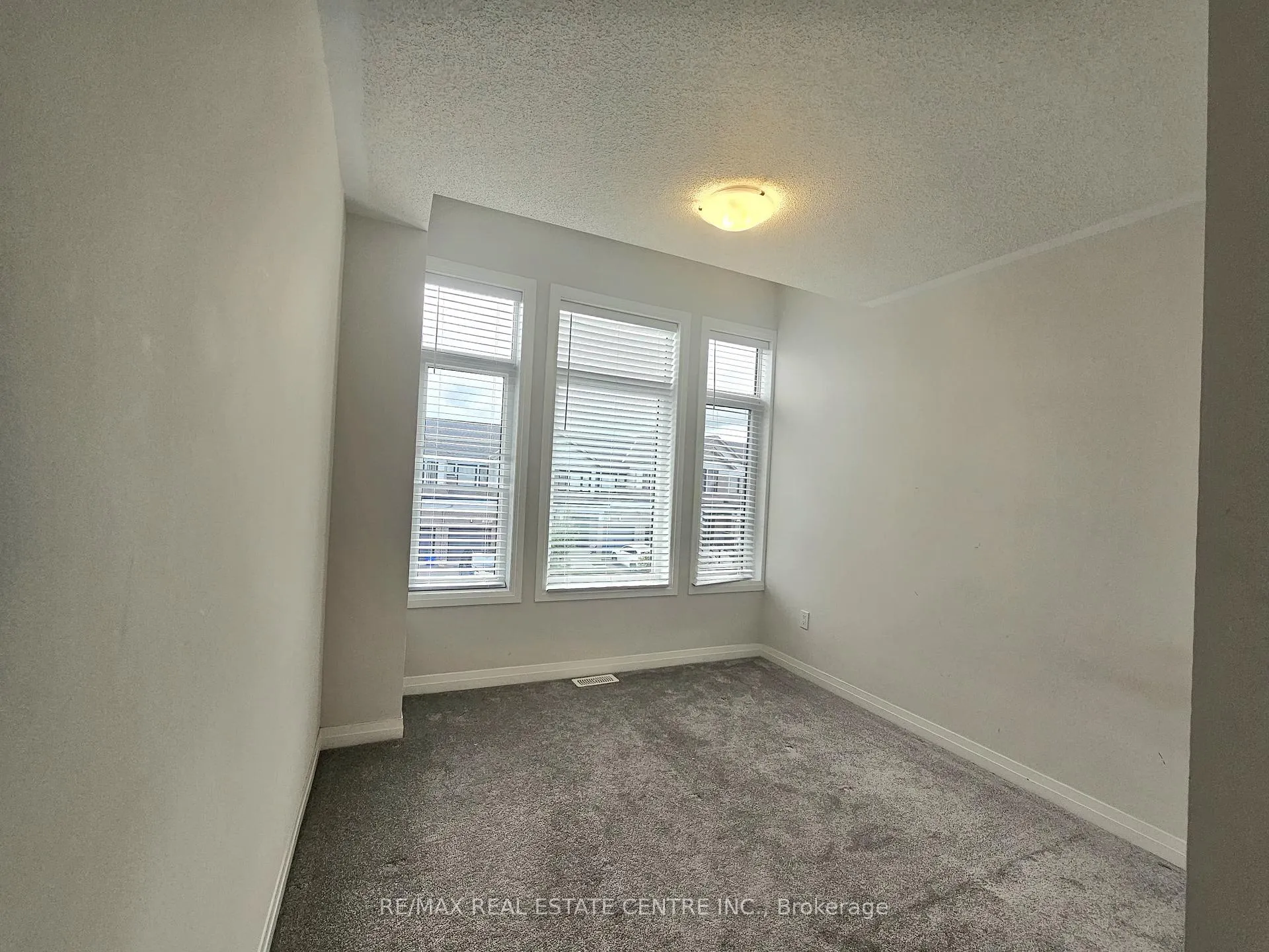 Photo 11 of 109 Freedom Crescent, Hamilton, Mount Hope — HOMEH