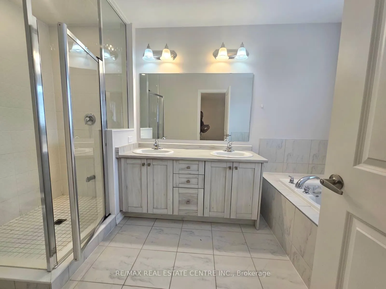 Photo 14 of 109 Freedom Crescent, Hamilton, Mount Hope — HOMEH