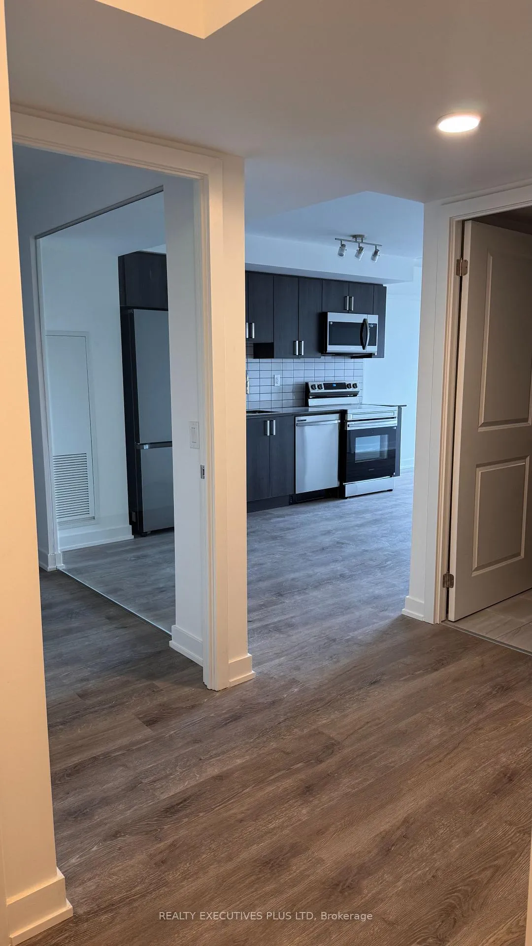 Photo 4 of Unit 310, 1010 Sandy Beach Road, Pickering, Bay Ridges — HOMEH