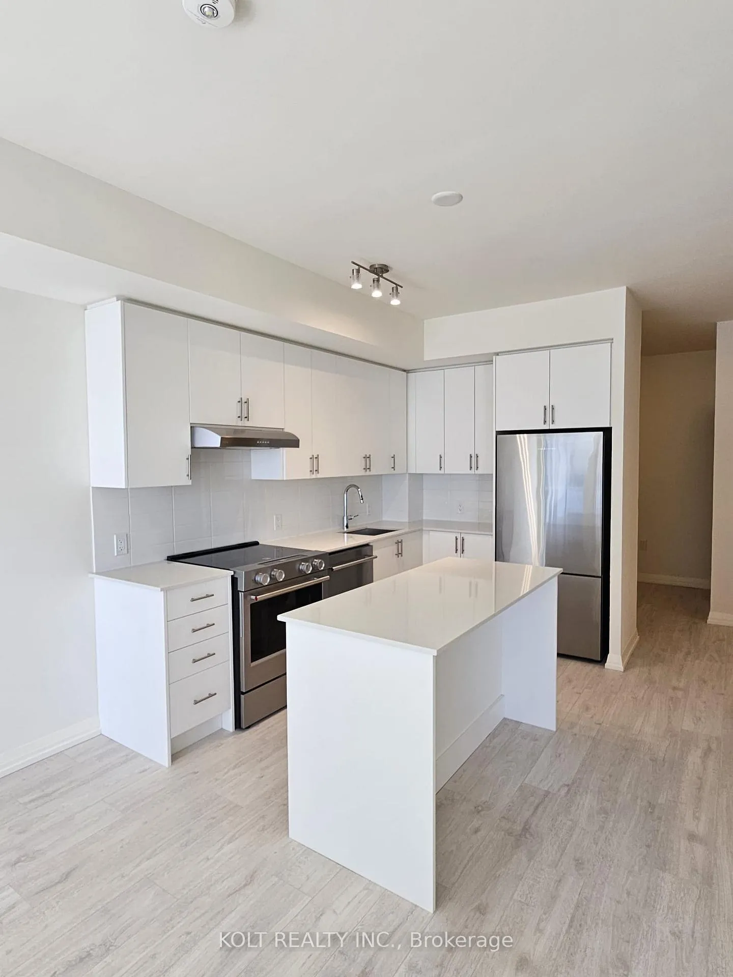 Photo 9 of Unit 802, 27 Korda Gate, Vaughan, Vellore Village — HOMEH