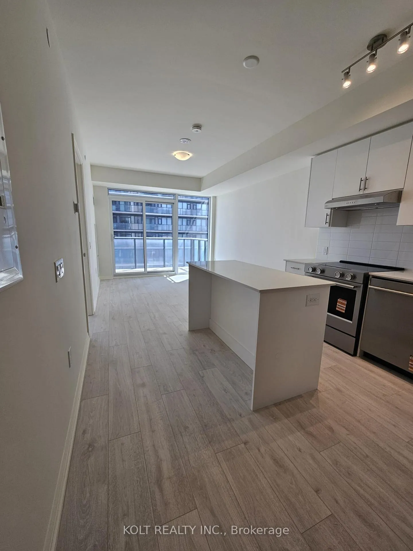 Photo 11 of Unit 802, 27 Korda Gate, Vaughan, Vellore Village — HOMEH