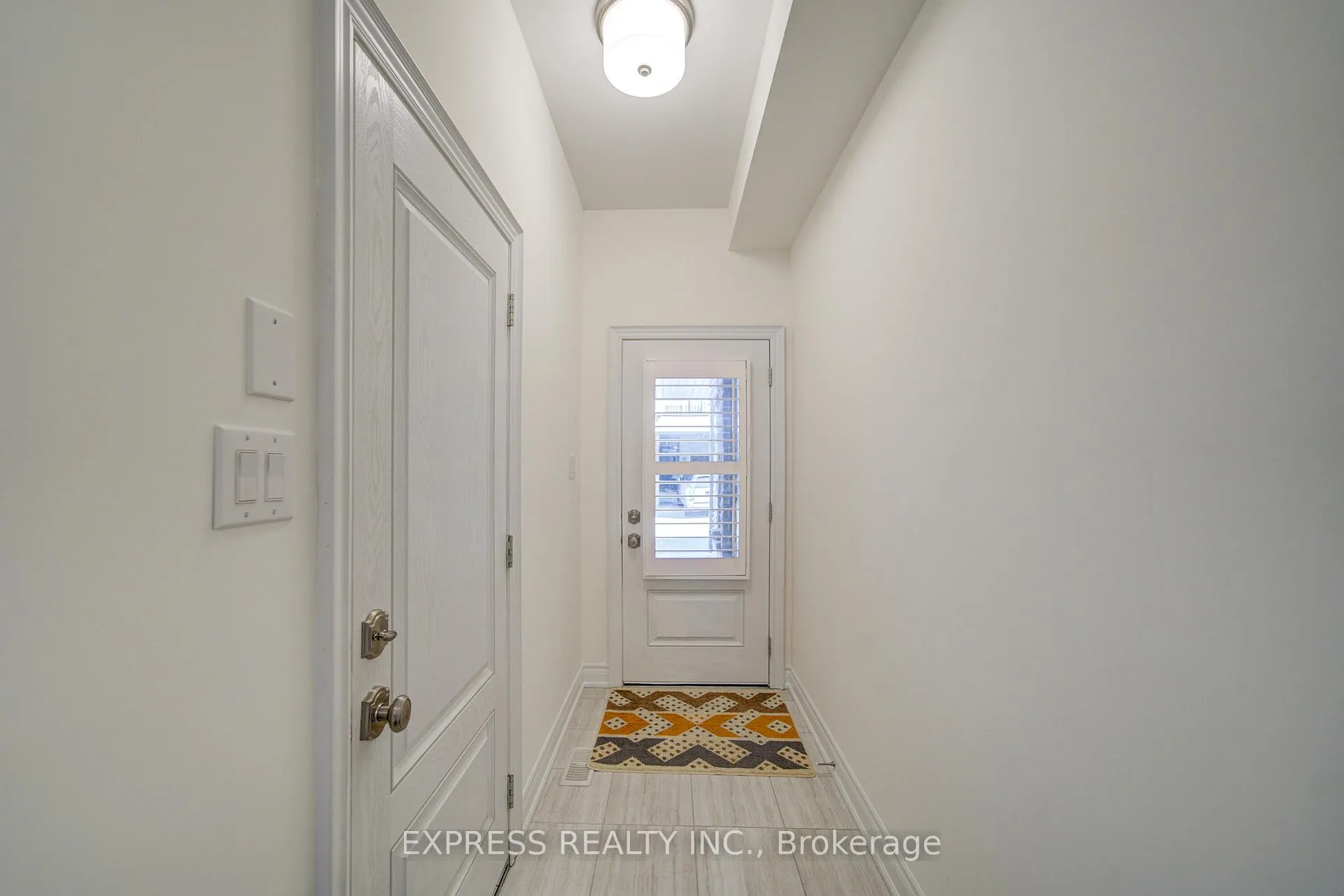 Photo 9 of 12 Royal Aberdeen Road, Markham, Angus Glen — HOMEH