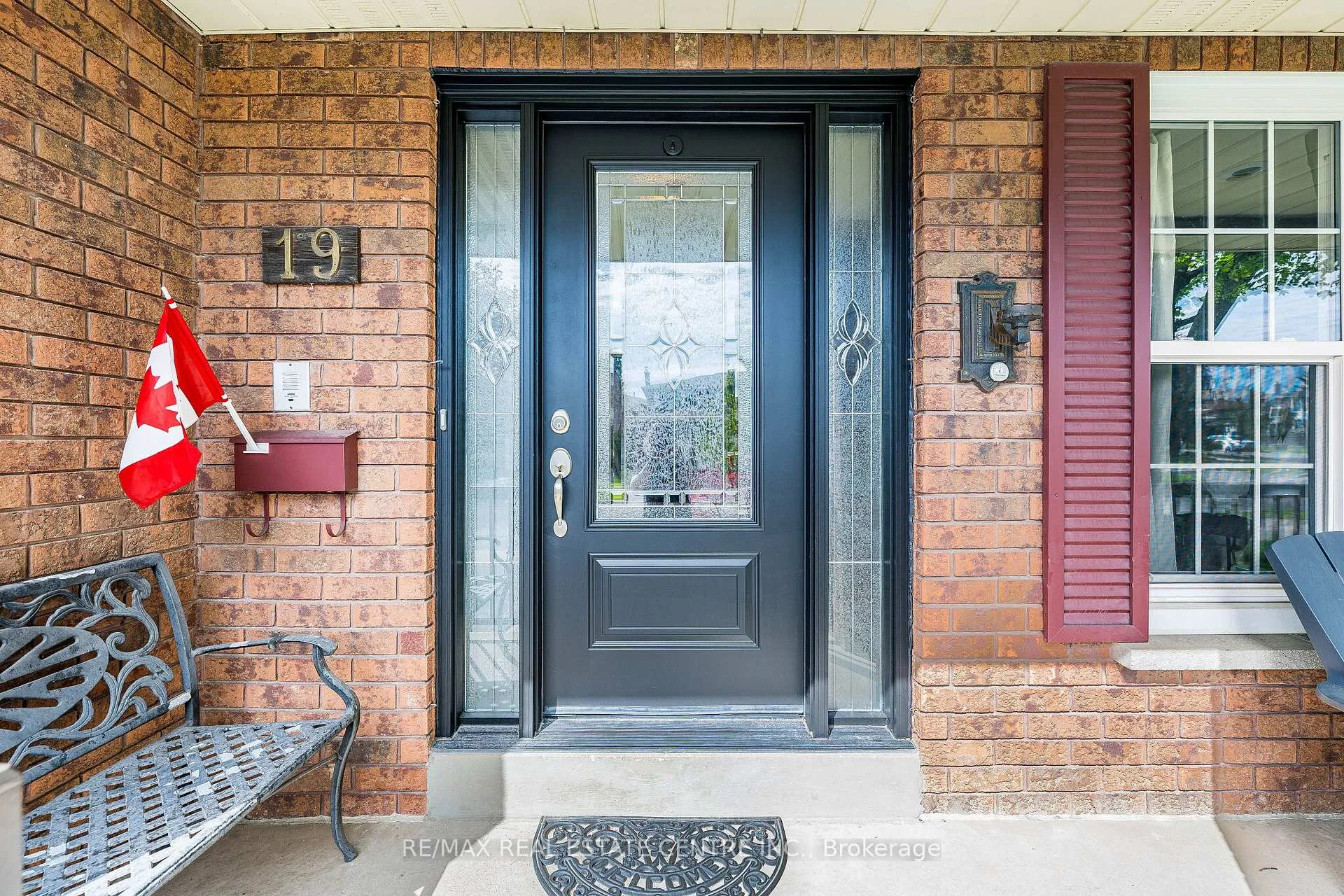 Photo 5 of 19 Mossbank Drive, Brampton, Fletcher's Creek South — HOMEH