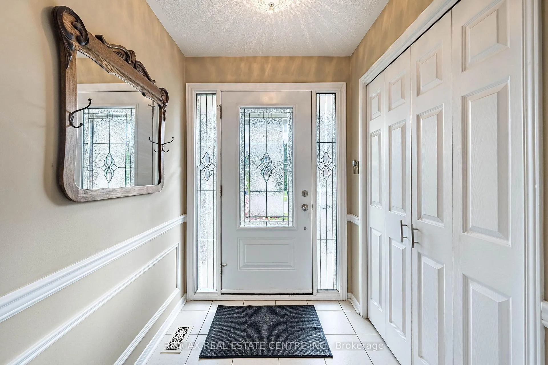 Photo 6 of 19 Mossbank Drive, Brampton, Fletcher's Creek South — HOMEH