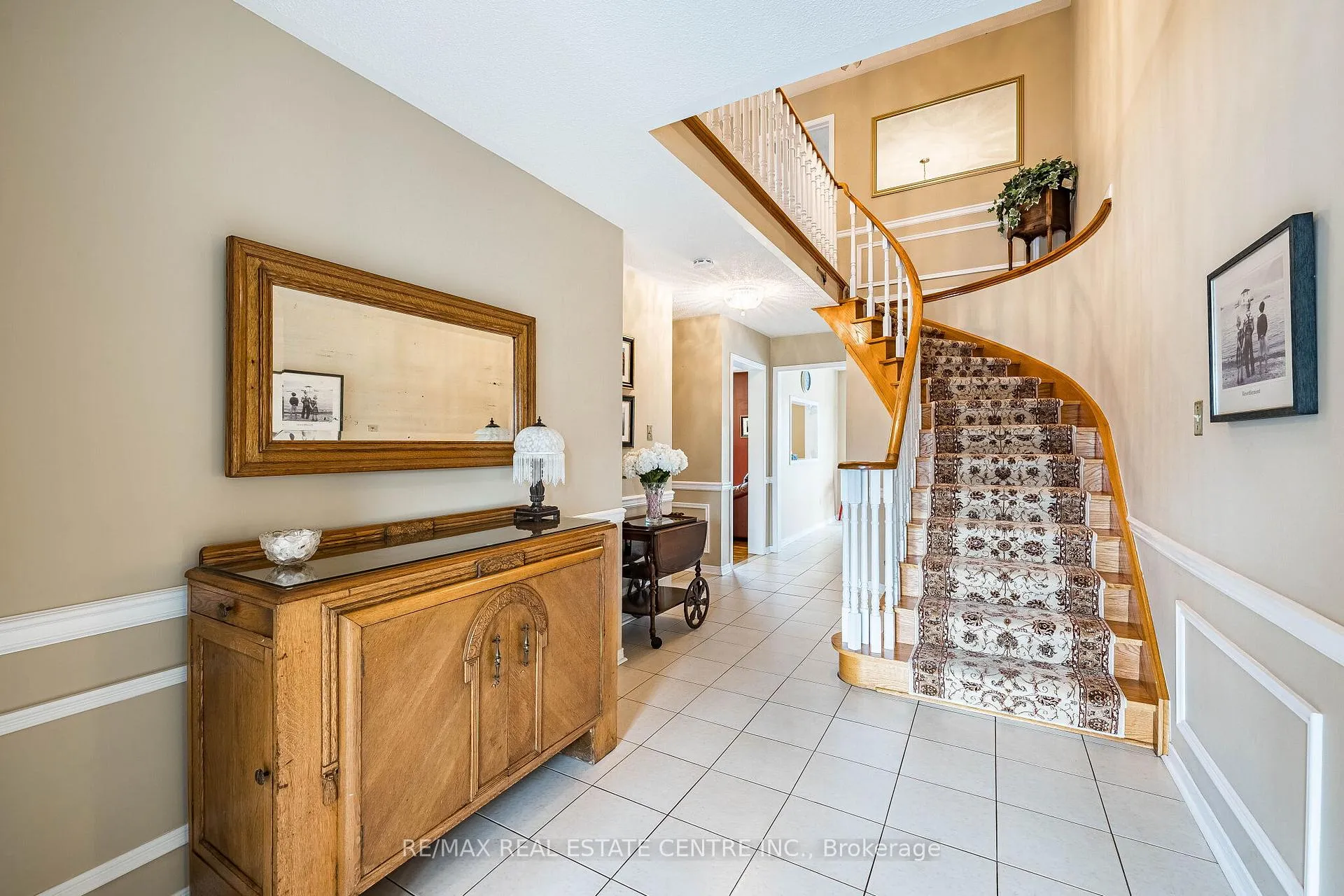 Photo 7 of 19 Mossbank Drive, Brampton, Fletcher's Creek South — HOMEH