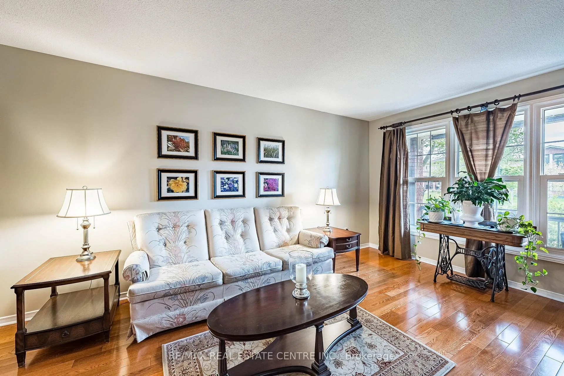 Photo 9 of 19 Mossbank Drive, Brampton, Fletcher's Creek South — HOMEH