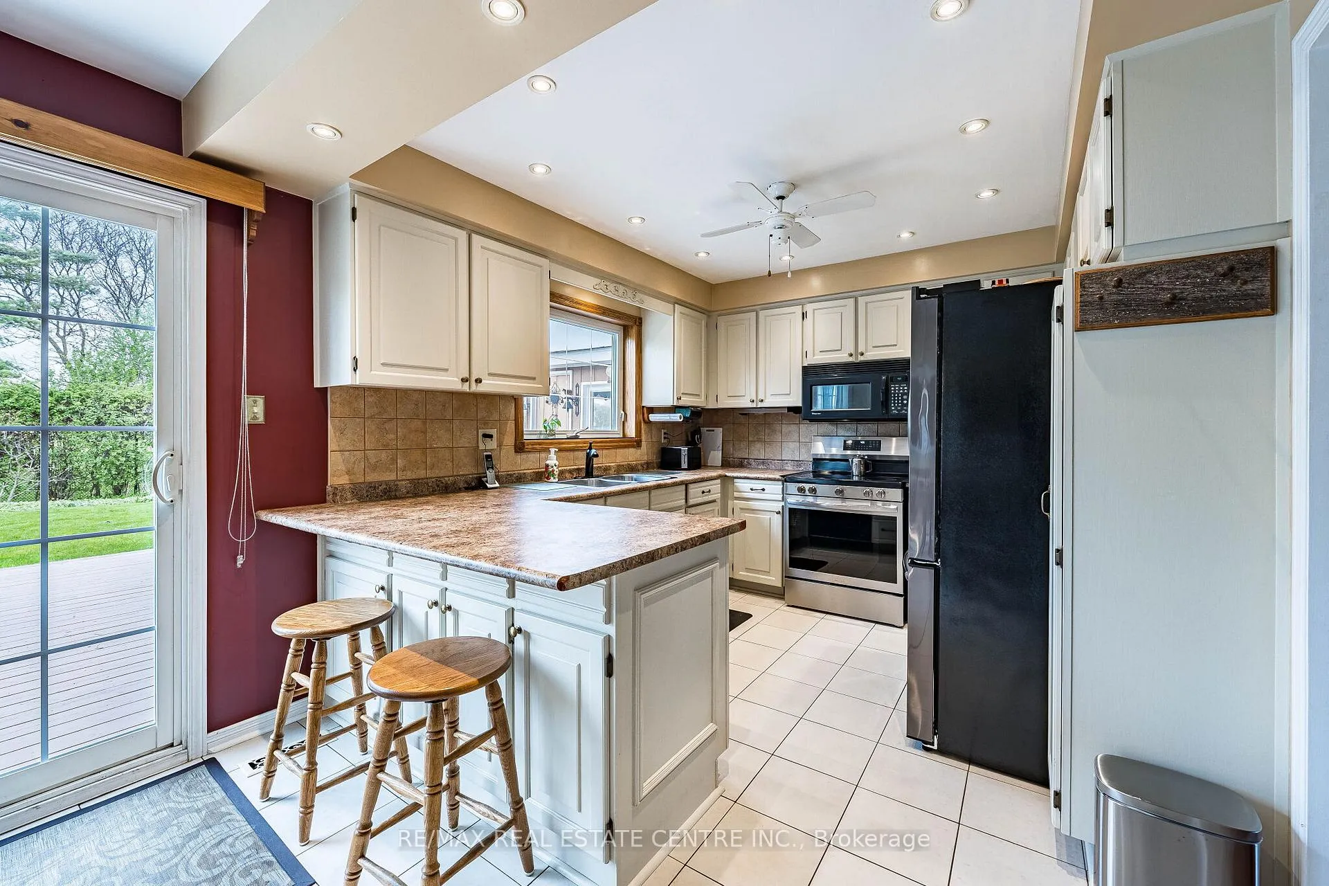 Photo 13 of 19 Mossbank Drive, Brampton, Fletcher's Creek South — HOMEH