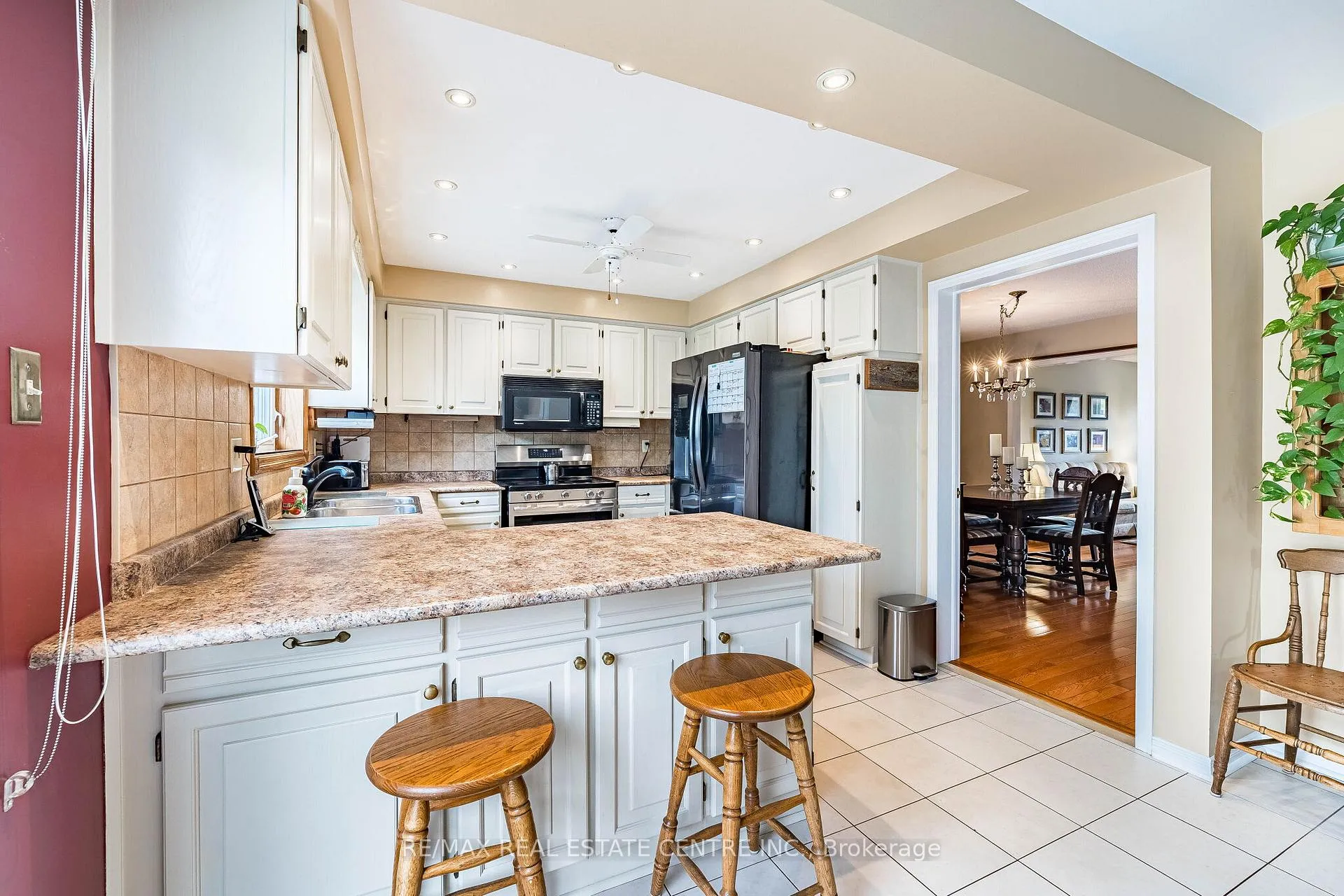 Photo 14 of 19 Mossbank Drive, Brampton, Fletcher's Creek South — HOMEH