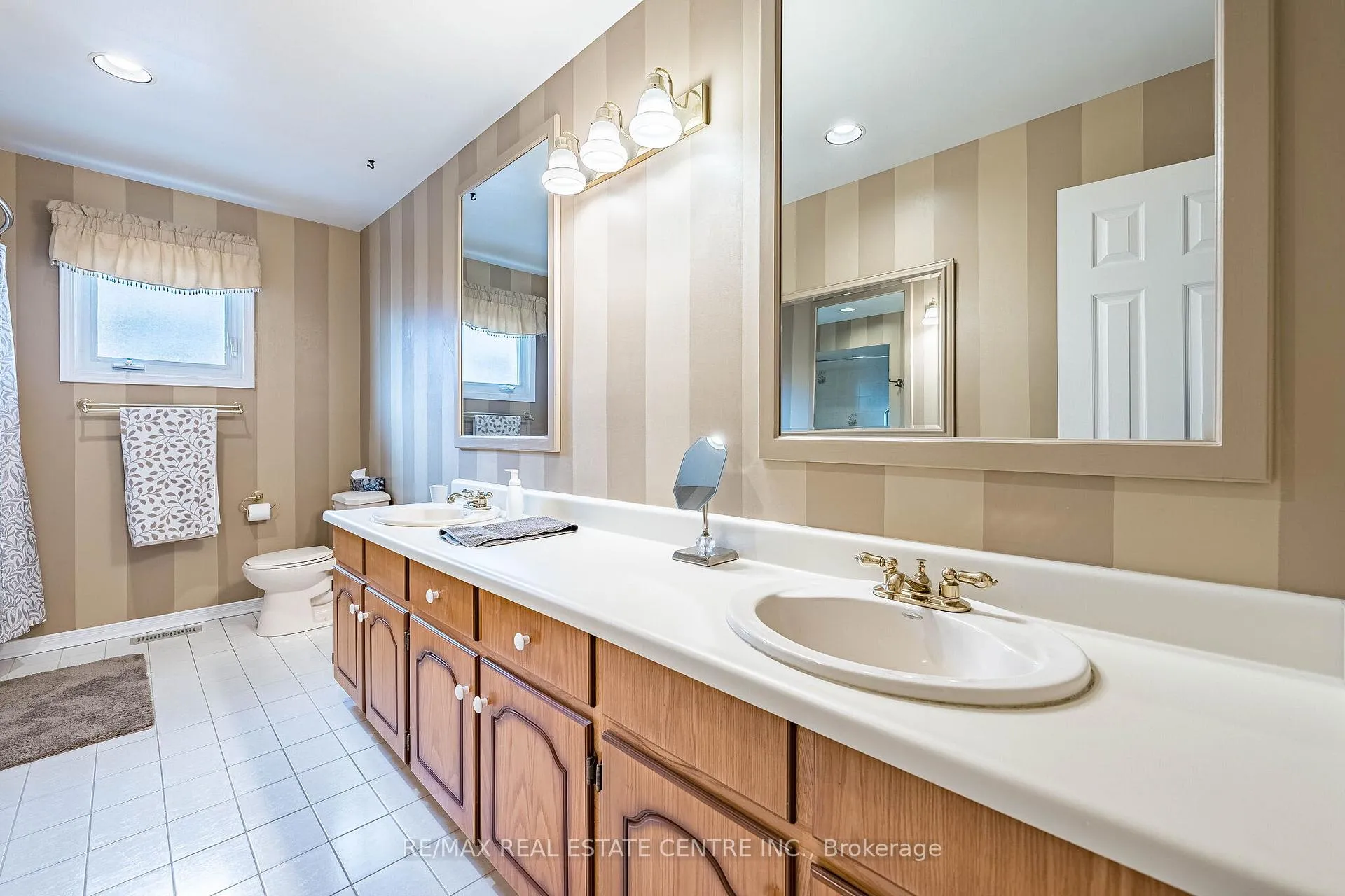 Photo 31 of 19 Mossbank Drive, Brampton, Fletcher's Creek South — HOMEH