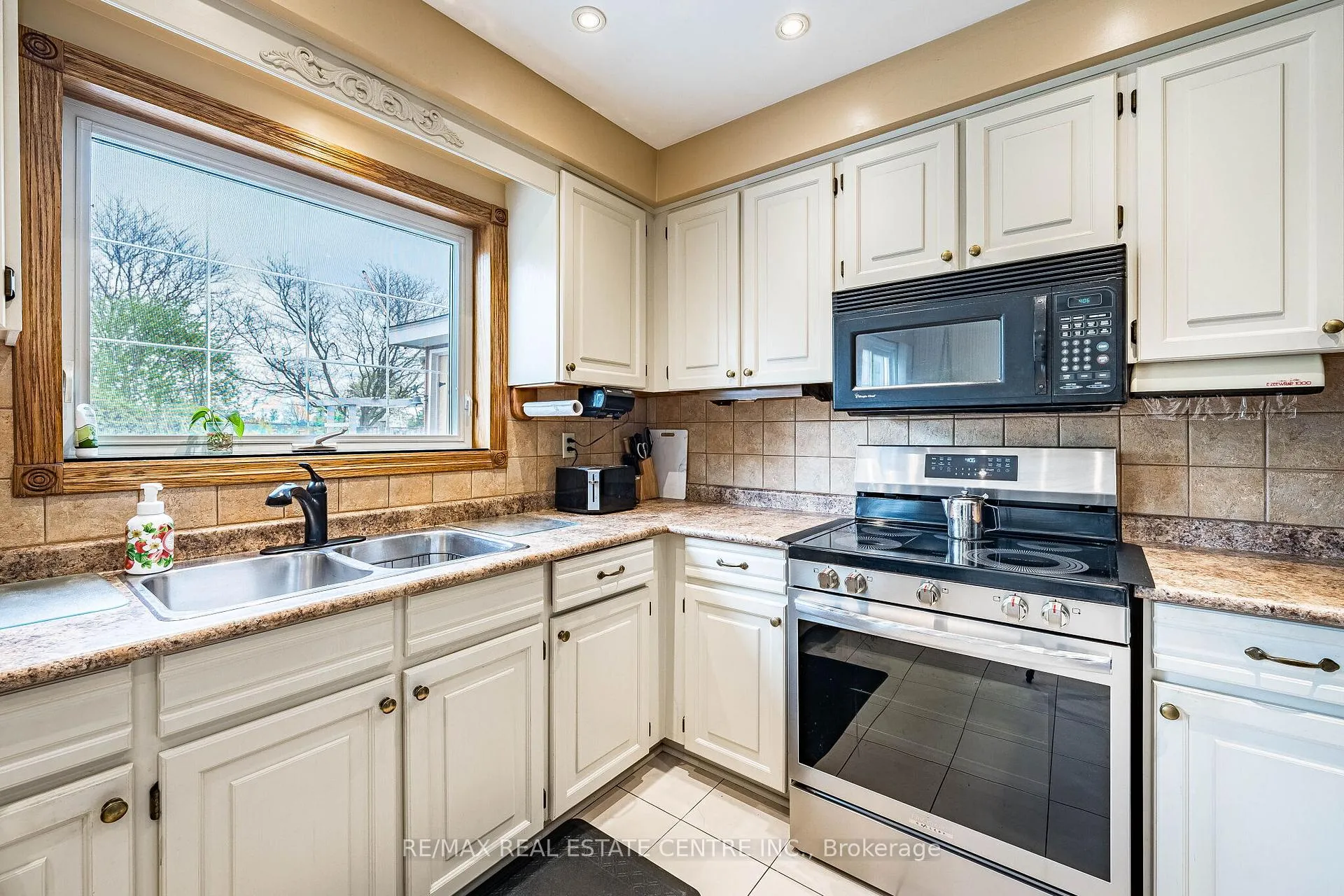 Photo 46 of 19 Mossbank Drive, Brampton, Fletcher's Creek South — HOMEH