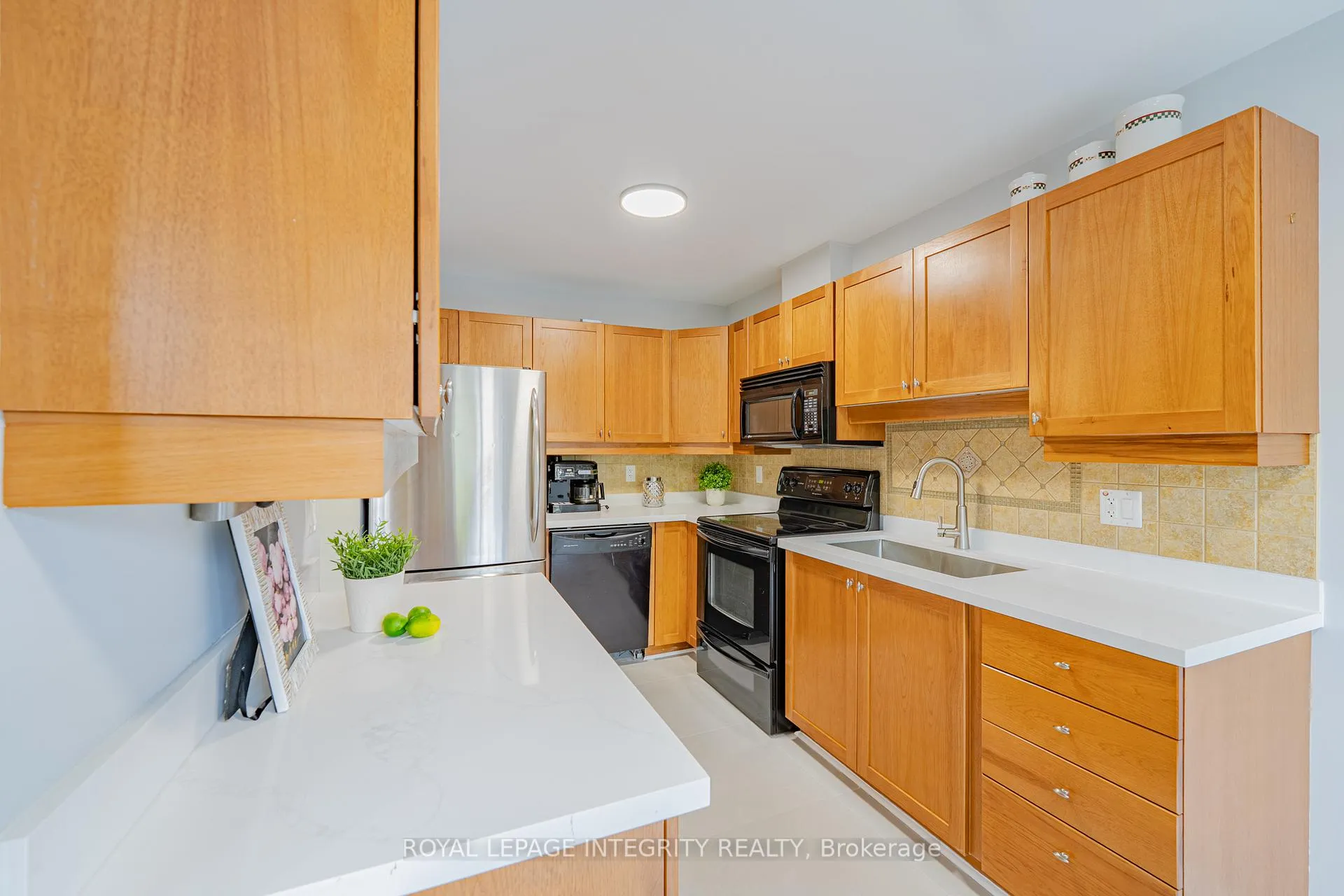 Photo 10 of 319 Glenbrae Avenue, Ottawa, Kanata - Morgan's Grant/South March — HOMEH