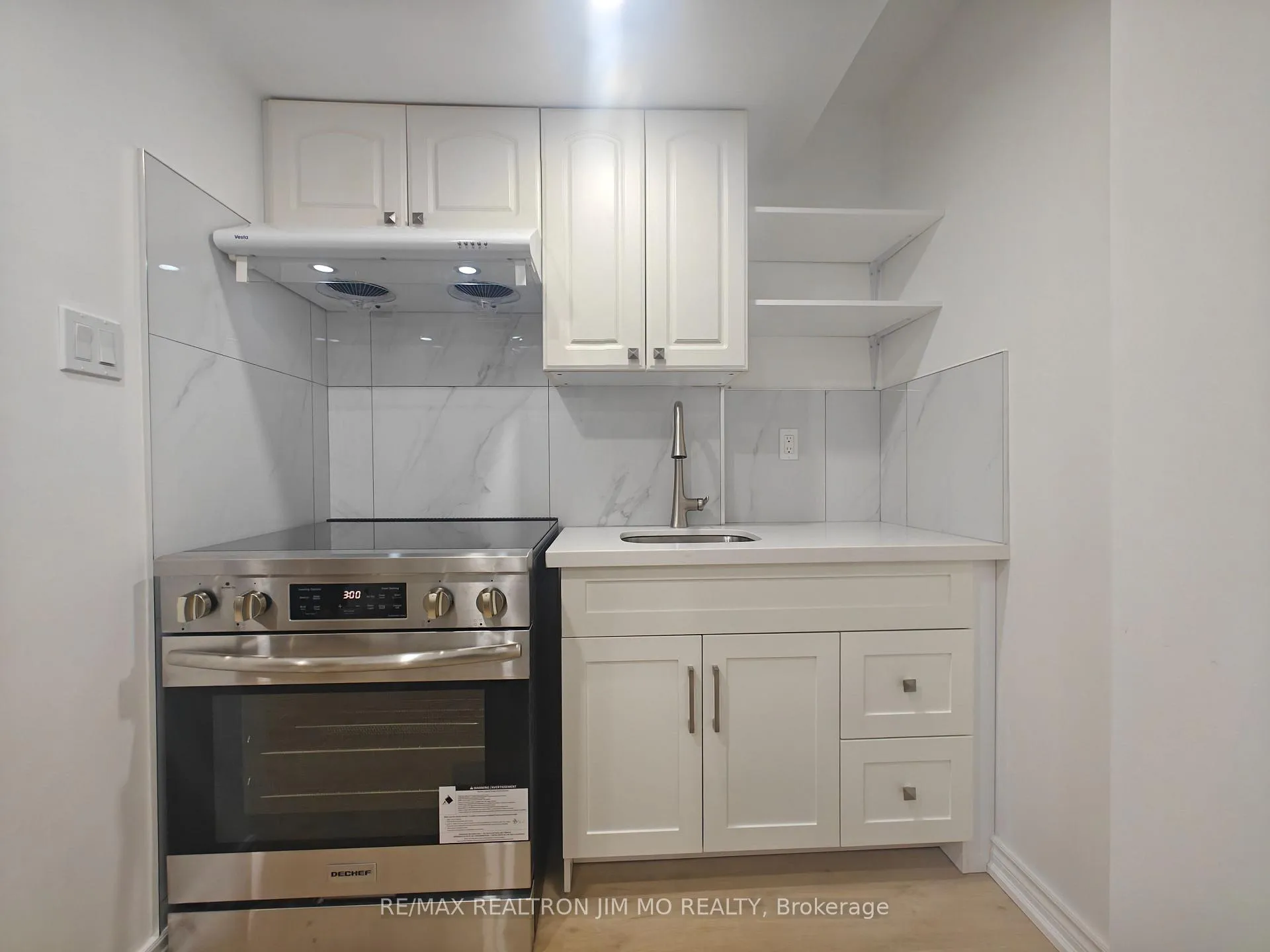 Photo 8 of 149 Sassafras Circle, Vaughan, Patterson — HOMEH