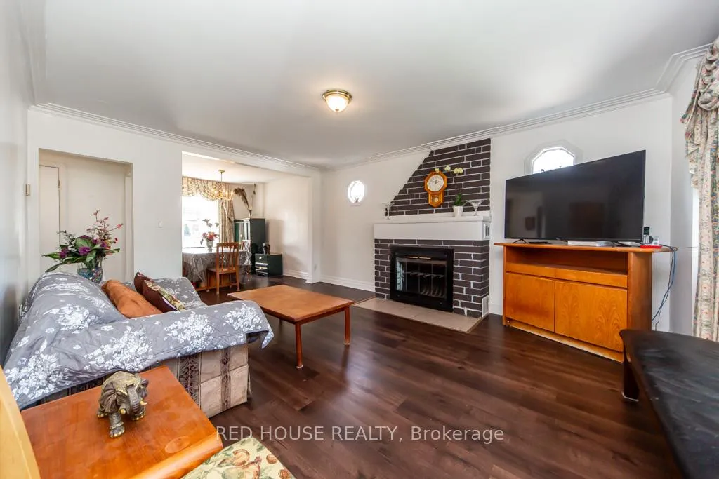 Photo 4 of 40 North Woodrow Boulevard, Scarborough, Clairlea-Birchmount — HOMEH