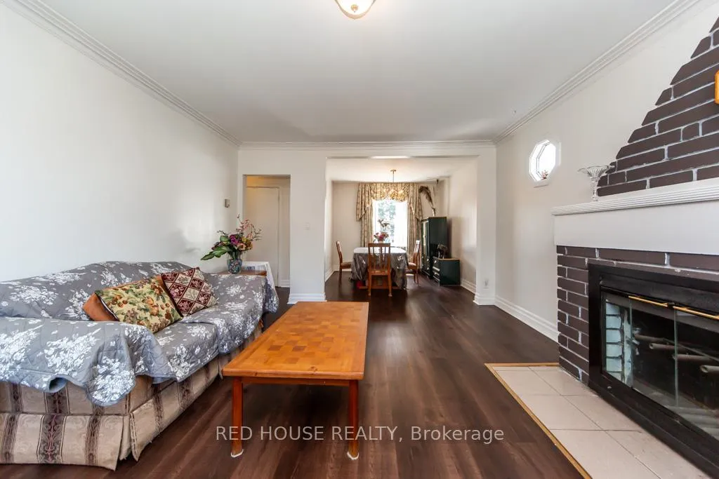Photo 5 of 40 North Woodrow Boulevard, Scarborough, Clairlea-Birchmount — HOMEH