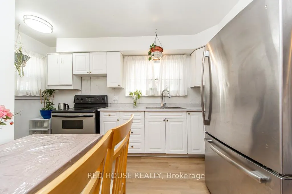 Photo 2 of 40 North Woodrow Boulevard, Scarborough, Clairlea-Birchmount — HOMEH