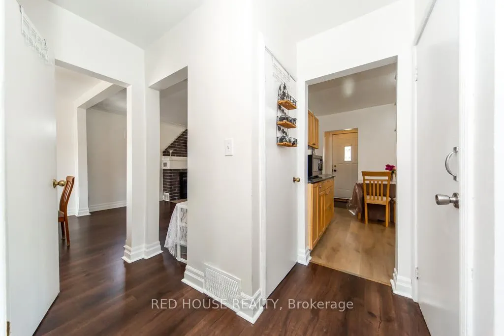 Photo 9 of 40 North Woodrow Boulevard, Scarborough, Clairlea-Birchmount — HOMEH