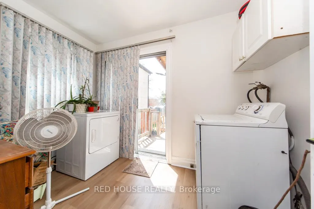 Photo 10 of 40 North Woodrow Boulevard, Scarborough, Clairlea-Birchmount — HOMEH