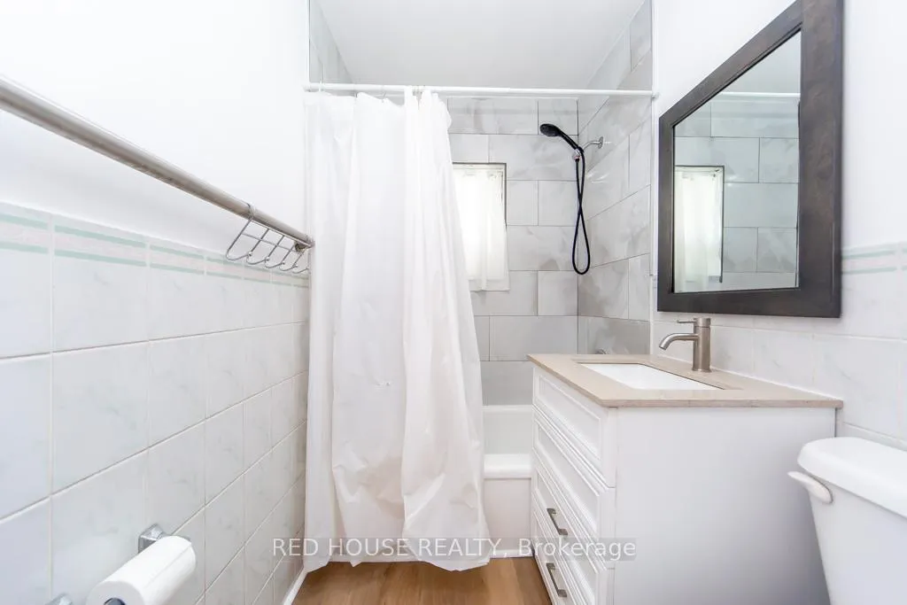 Photo 11 of 40 North Woodrow Boulevard, Scarborough, Clairlea-Birchmount — HOMEH