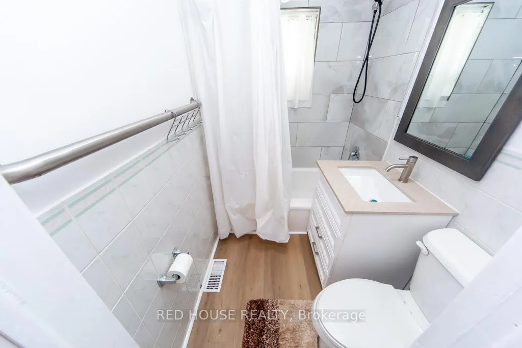 Photo 12 of 40 North Woodrow Boulevard, Scarborough, Clairlea-Birchmount — HOMEH