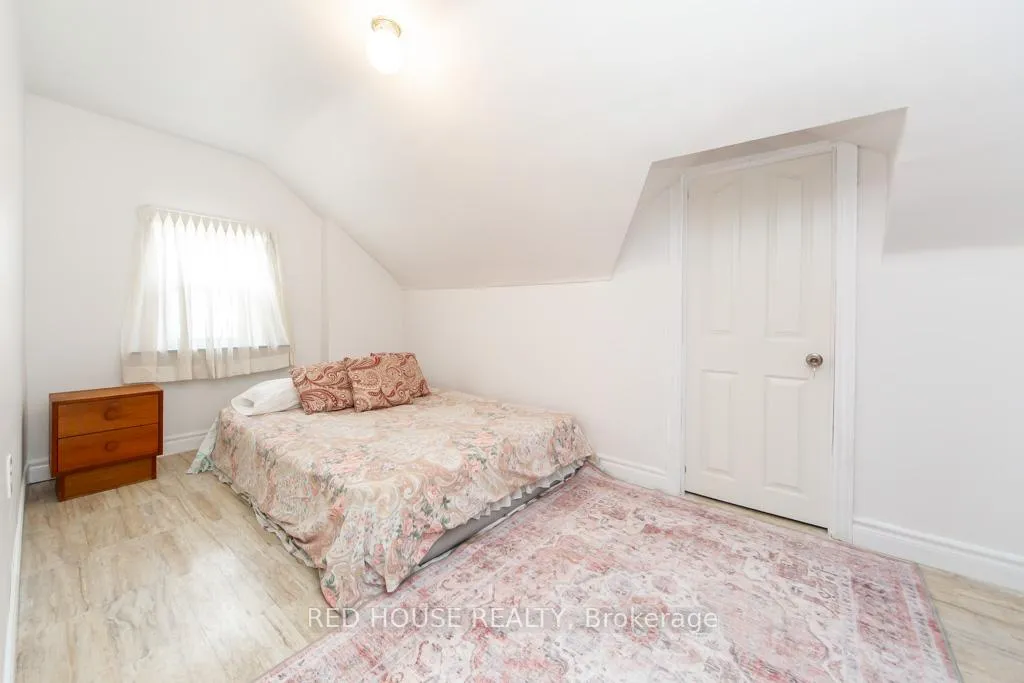 Photo 13 of 40 North Woodrow Boulevard, Scarborough, Clairlea-Birchmount — HOMEH