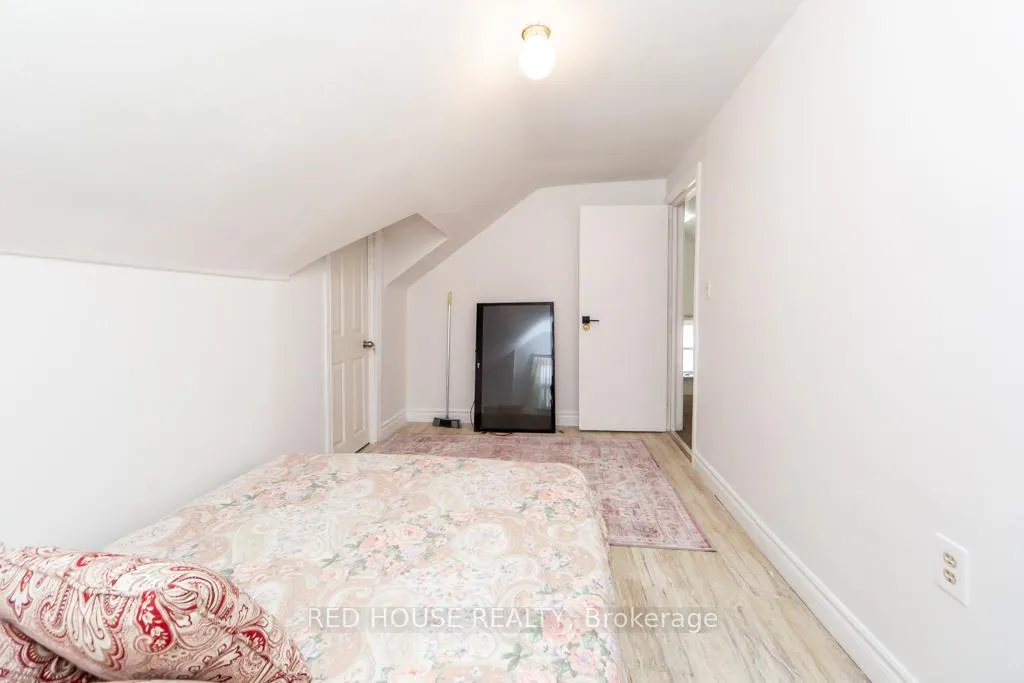 Photo 14 of 40 North Woodrow Boulevard, Scarborough, Clairlea-Birchmount — HOMEH