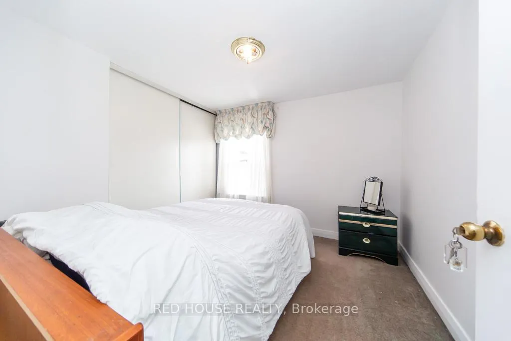 Photo 15 of 40 North Woodrow Boulevard, Scarborough, Clairlea-Birchmount — HOMEH