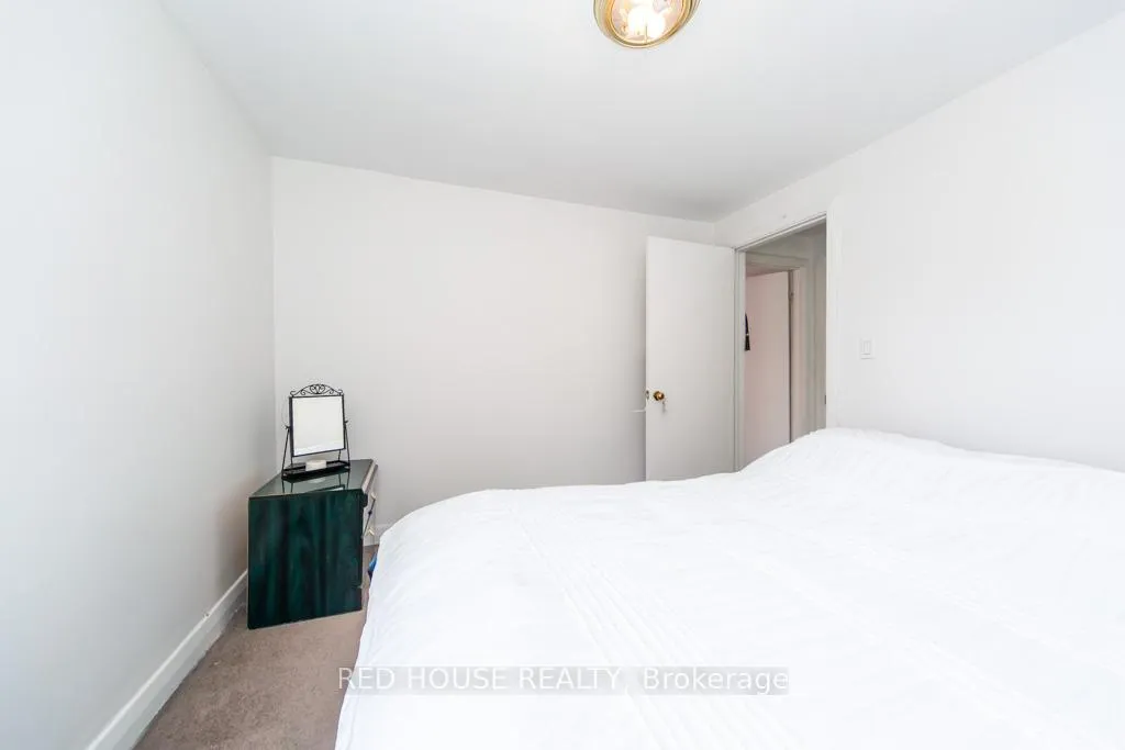 Photo 16 of 40 North Woodrow Boulevard, Scarborough, Clairlea-Birchmount — HOMEH