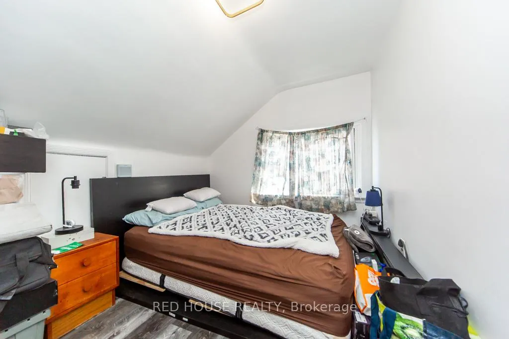 Photo 18 of 40 North Woodrow Boulevard, Scarborough, Clairlea-Birchmount — HOMEH