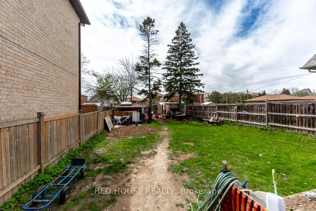 Photo 31 of 40 North Woodrow Boulevard, Scarborough, Clairlea-Birchmount — HOMEH