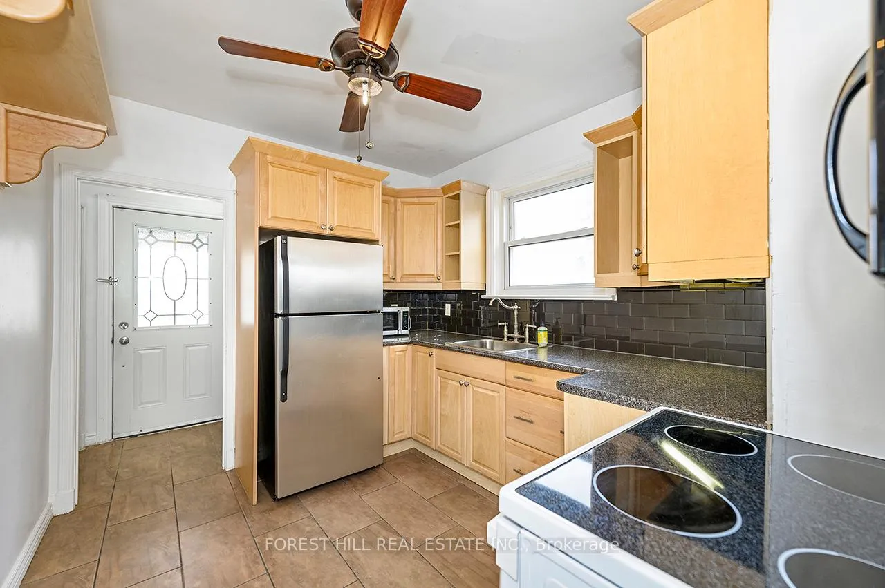 Photo 4 of 667 Pharmacy Avenue, Scarborough, Clairlea-Birchmount — HOMEH