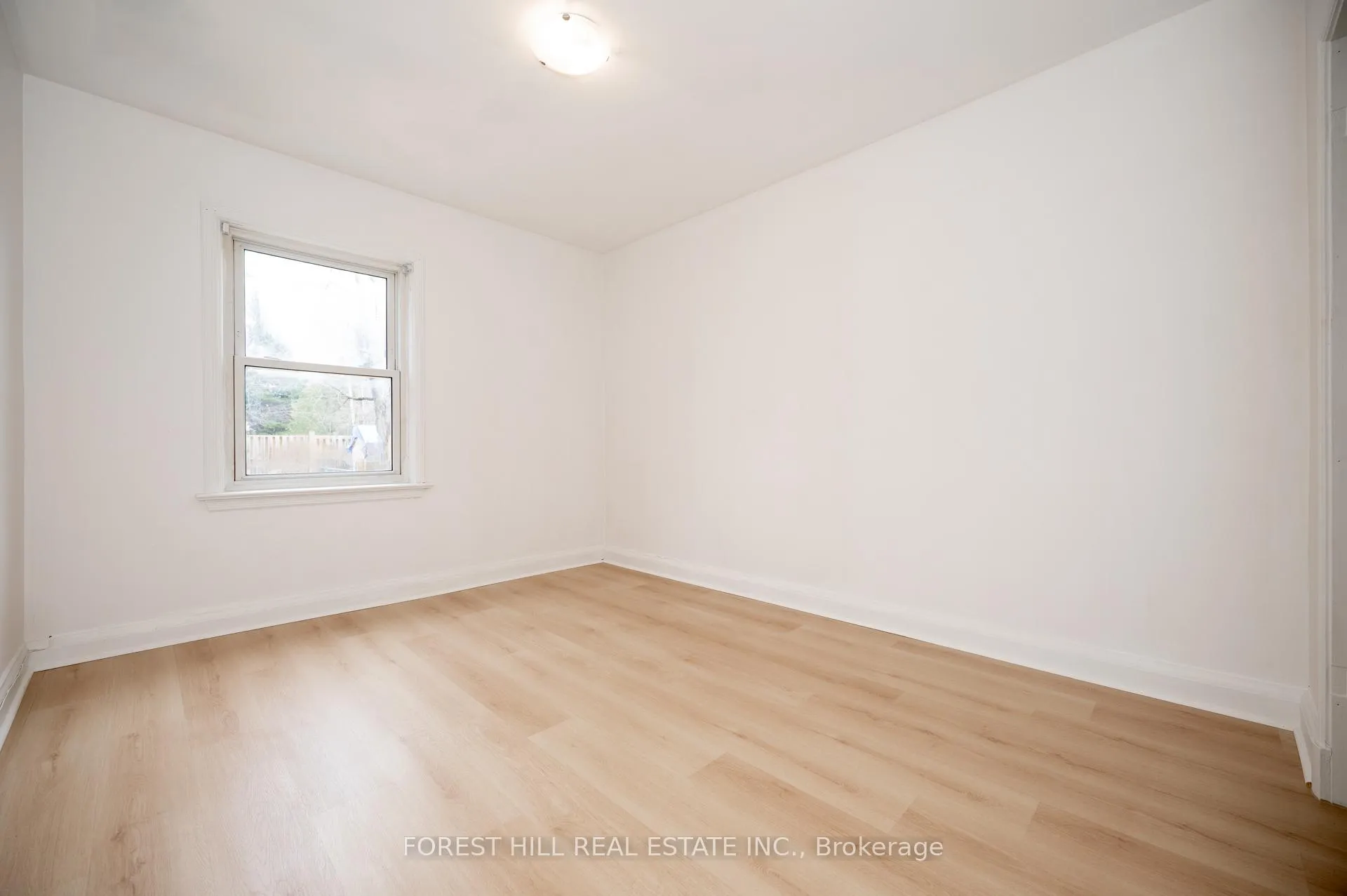 Photo 10 of 667 Pharmacy Avenue, Scarborough, Clairlea-Birchmount — HOMEH
