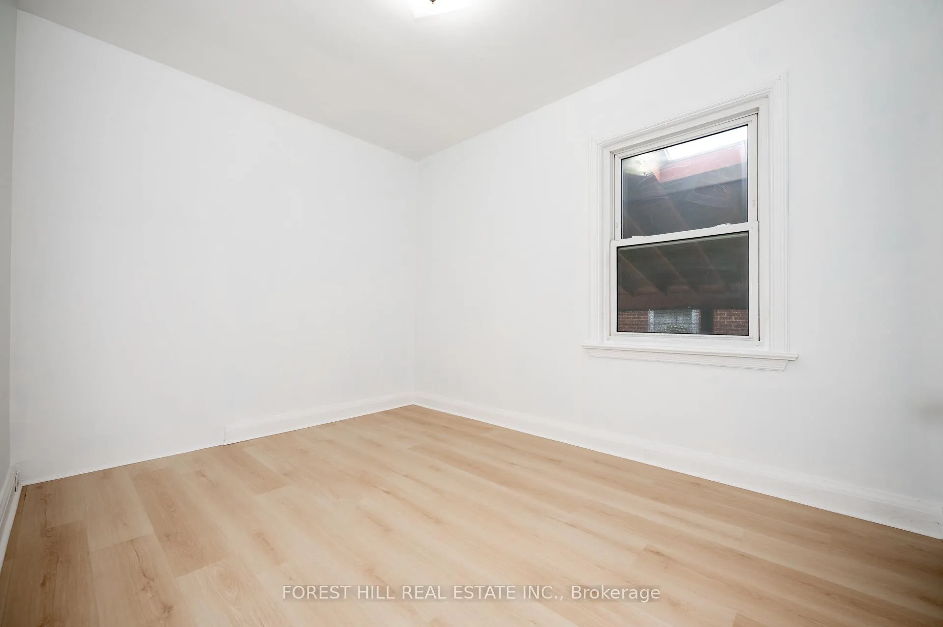 Photo 12 of 667 Pharmacy Avenue, Scarborough, Clairlea-Birchmount — HOMEH